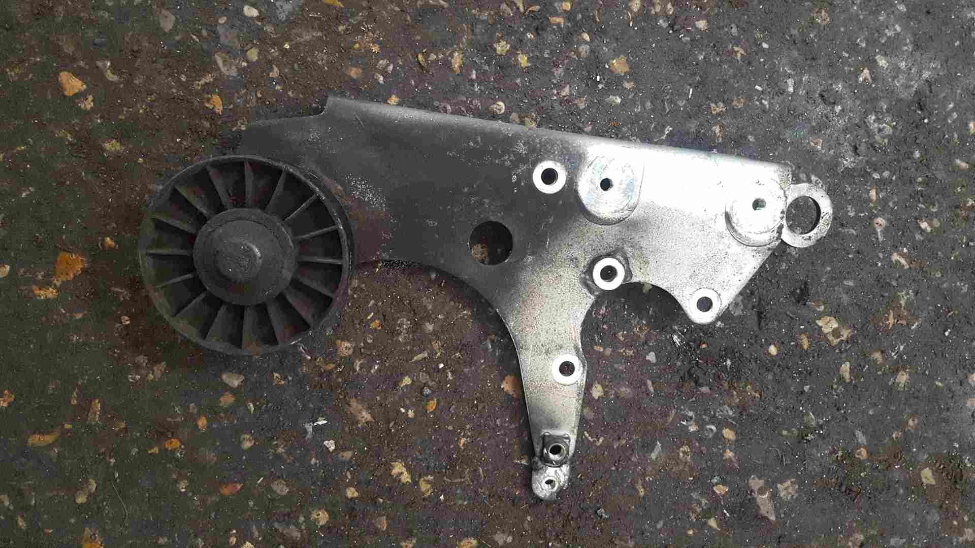 Thumb 2 Renault Safrane 1996-2000 Pulley Side Bracket