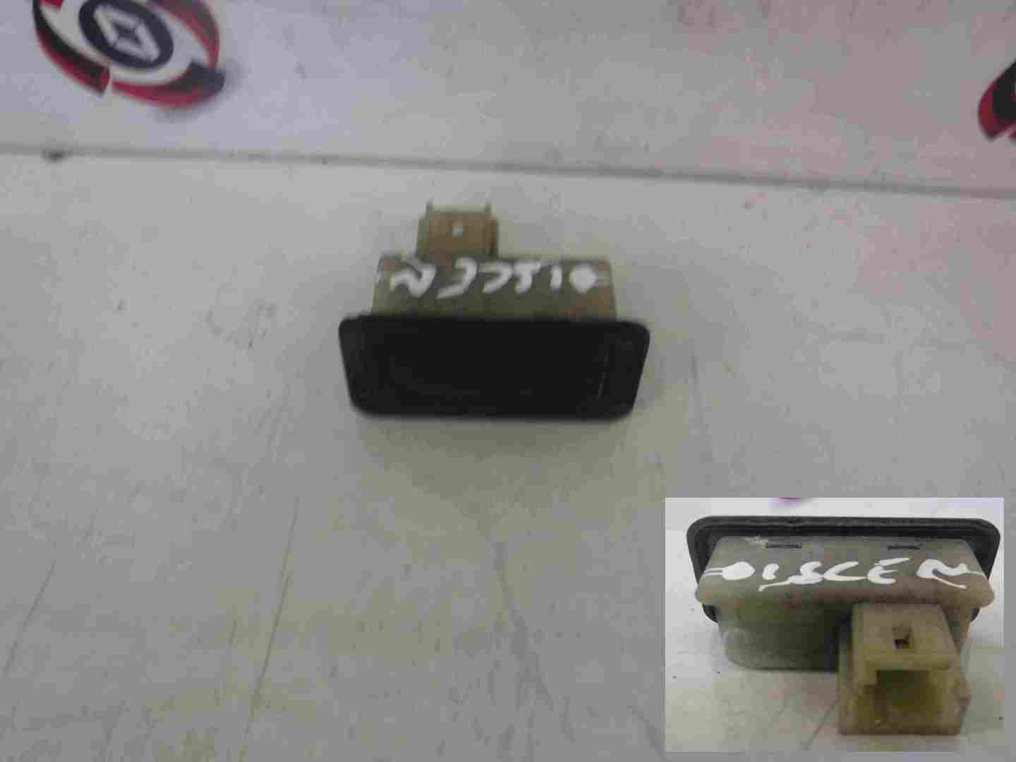 Renault Scenic 1999-2003 Rear Boot Glass Button