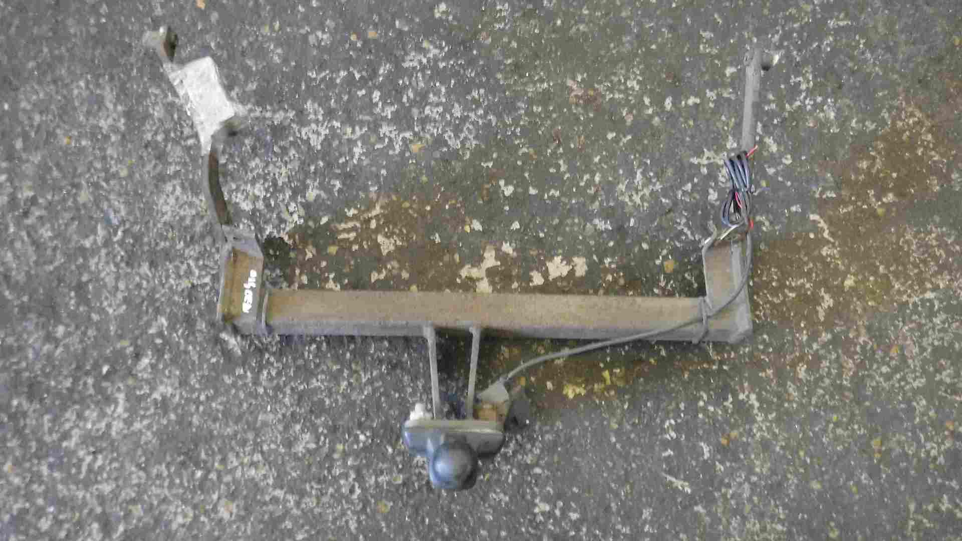 Renault Scenic 1999-2003 Rear Tow Bar Complete