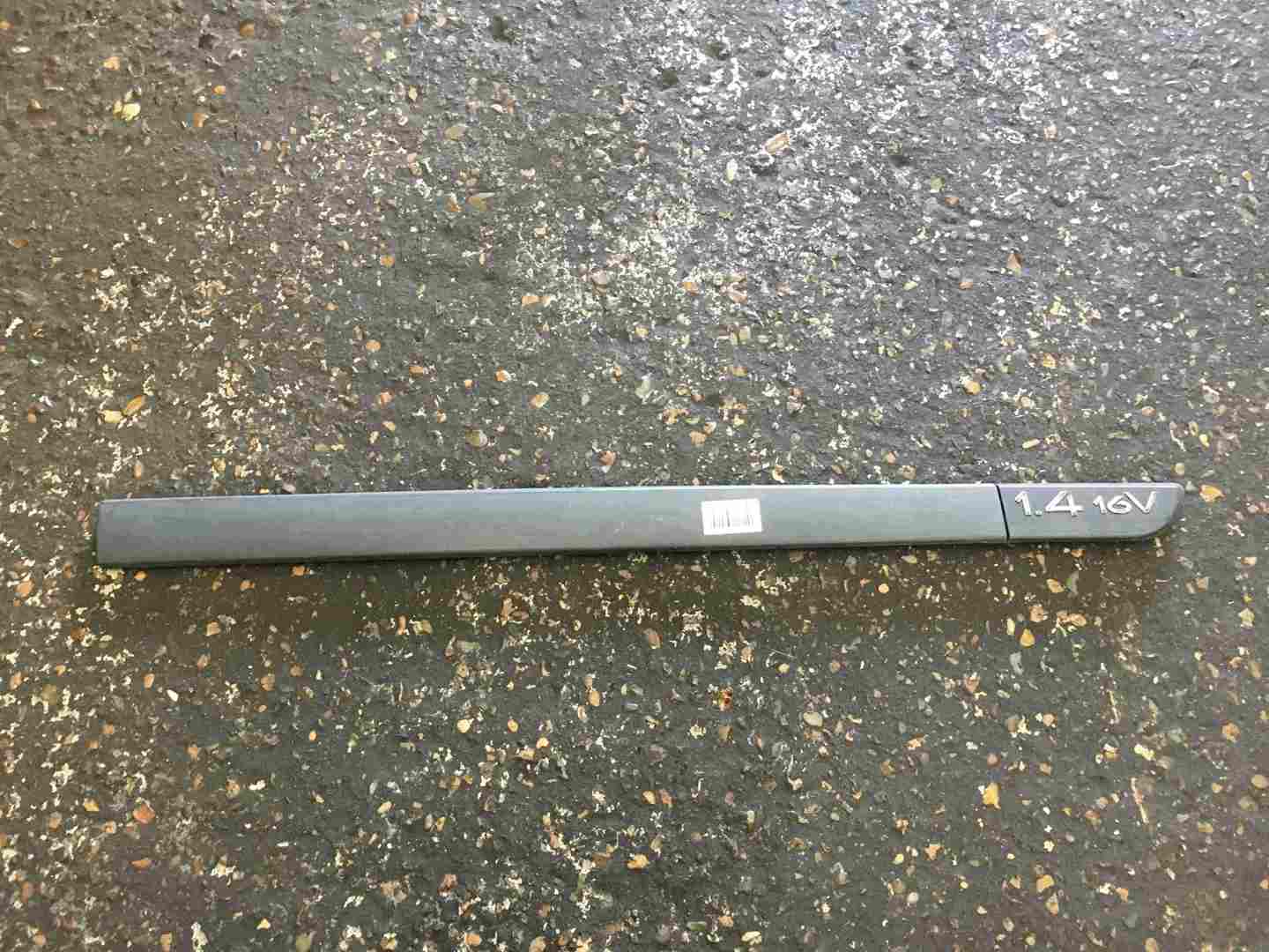 Renault Scenic 2003-2009 1.4 16v Drivers OSF Front Door Moulding Trim