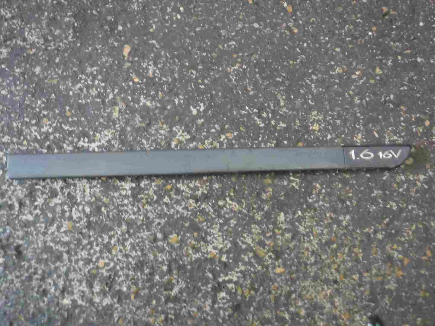 Renault Scenic 2003-2009 1.6 16v Drivers OSF Front Door Moulding Trim 8200136734