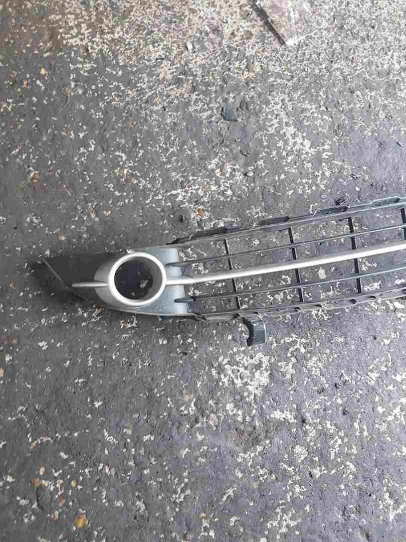 Thumb 2 Renault Scenic 2003-2009 Bumper Grill Insert fog light surrounds