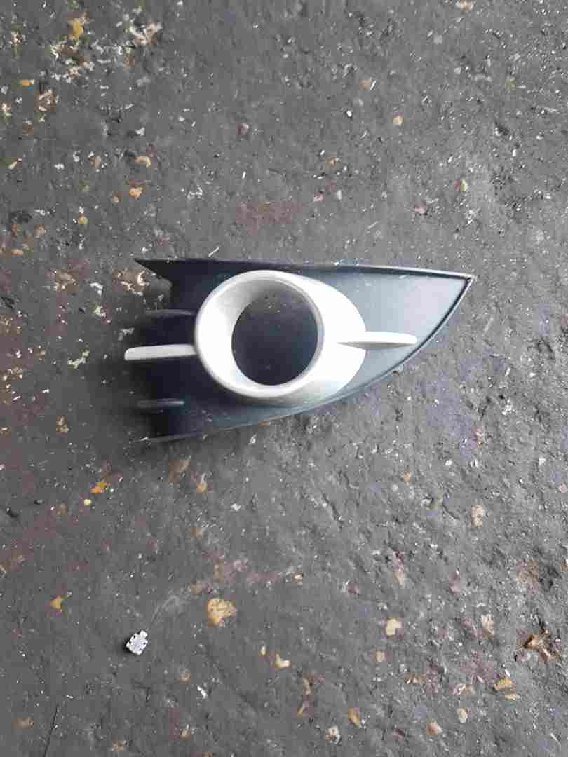 Thumb 4 Renault Scenic 2003-2009 Bumper Grill Insert fog light surrounds