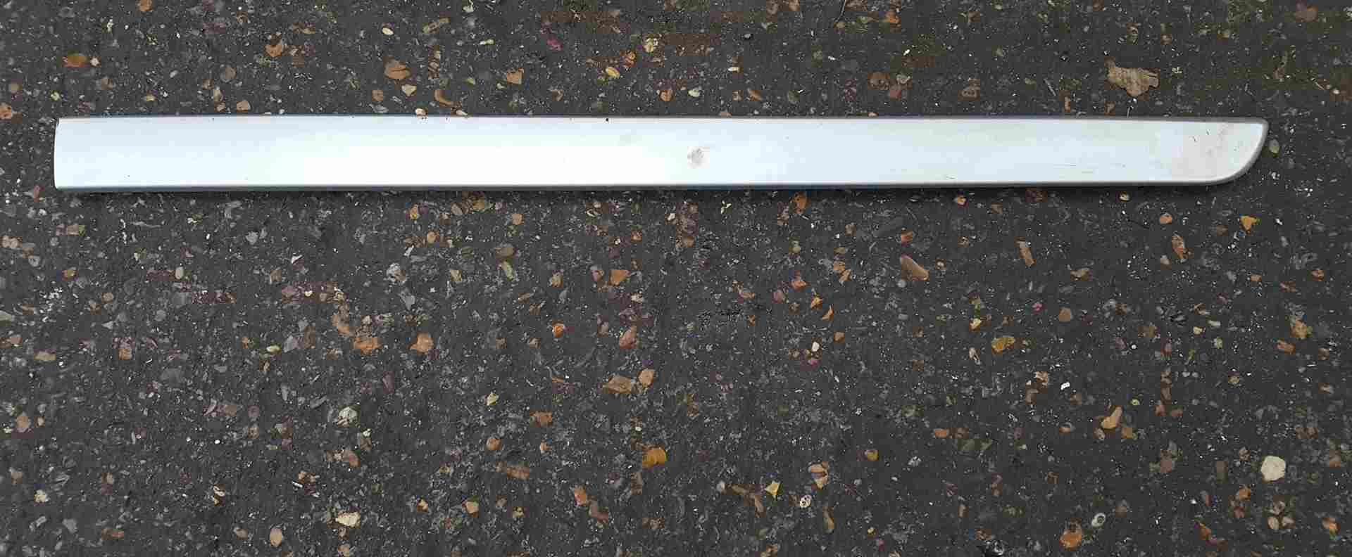 Thumb 5 Renault Scenic 2003-2009 Drivers OSF Front Door Moulding Trim Silver 8200547558