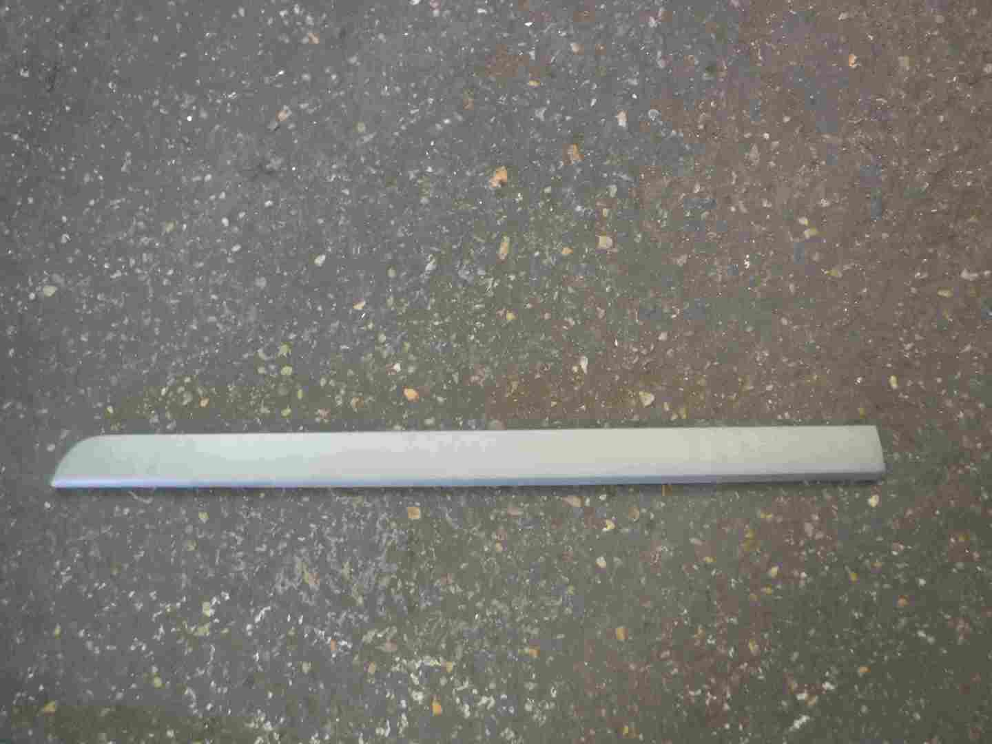 Renault Scenic 2003-2009 Drivers OSF Front Door Moulding Trim Silver Gold Colour