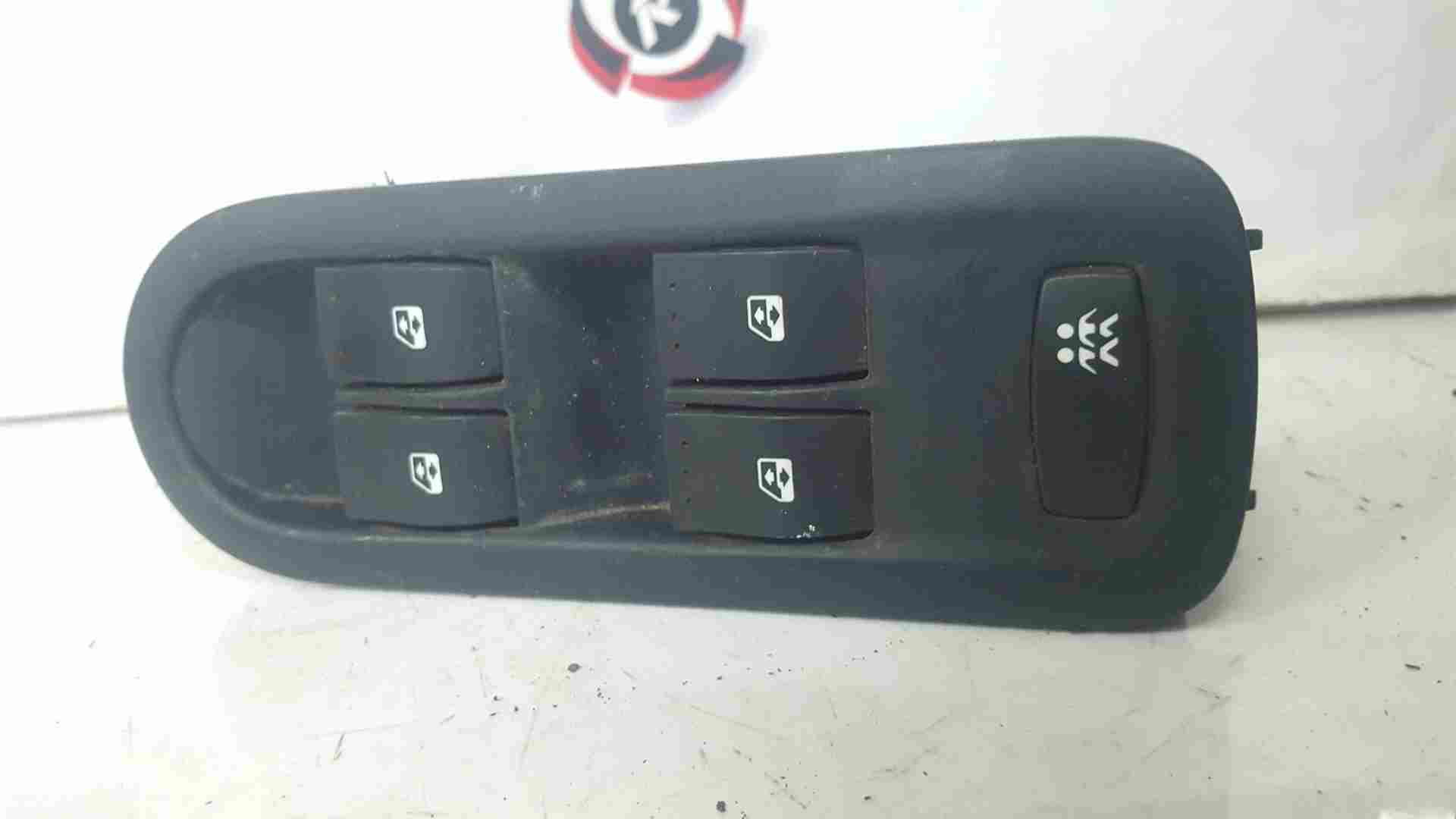 Thumb 4 Renault Scenic 2003-2009 Drivers OSF Front Window Switch Panel