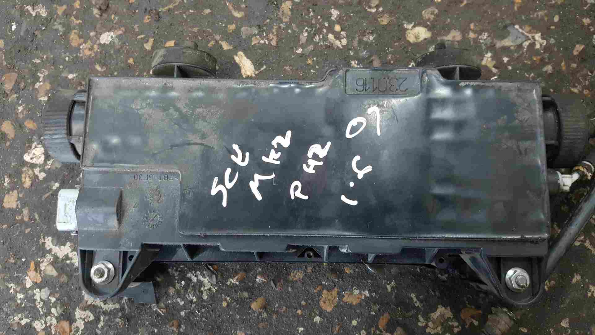 Thumb 7 Renault Scenic 2003-2009 Electronic Handbrake Motor + Cables 360106795r
