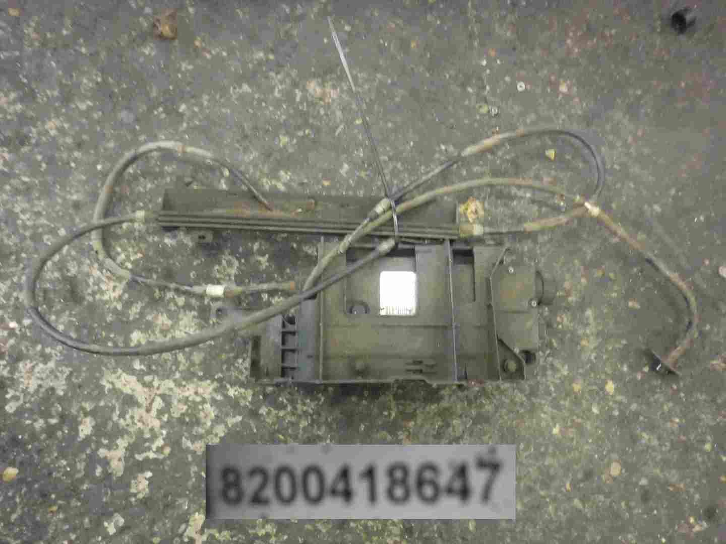 Renault Scenic 2003-2009 Electronic Handbrake Motor   Cables 8200418647