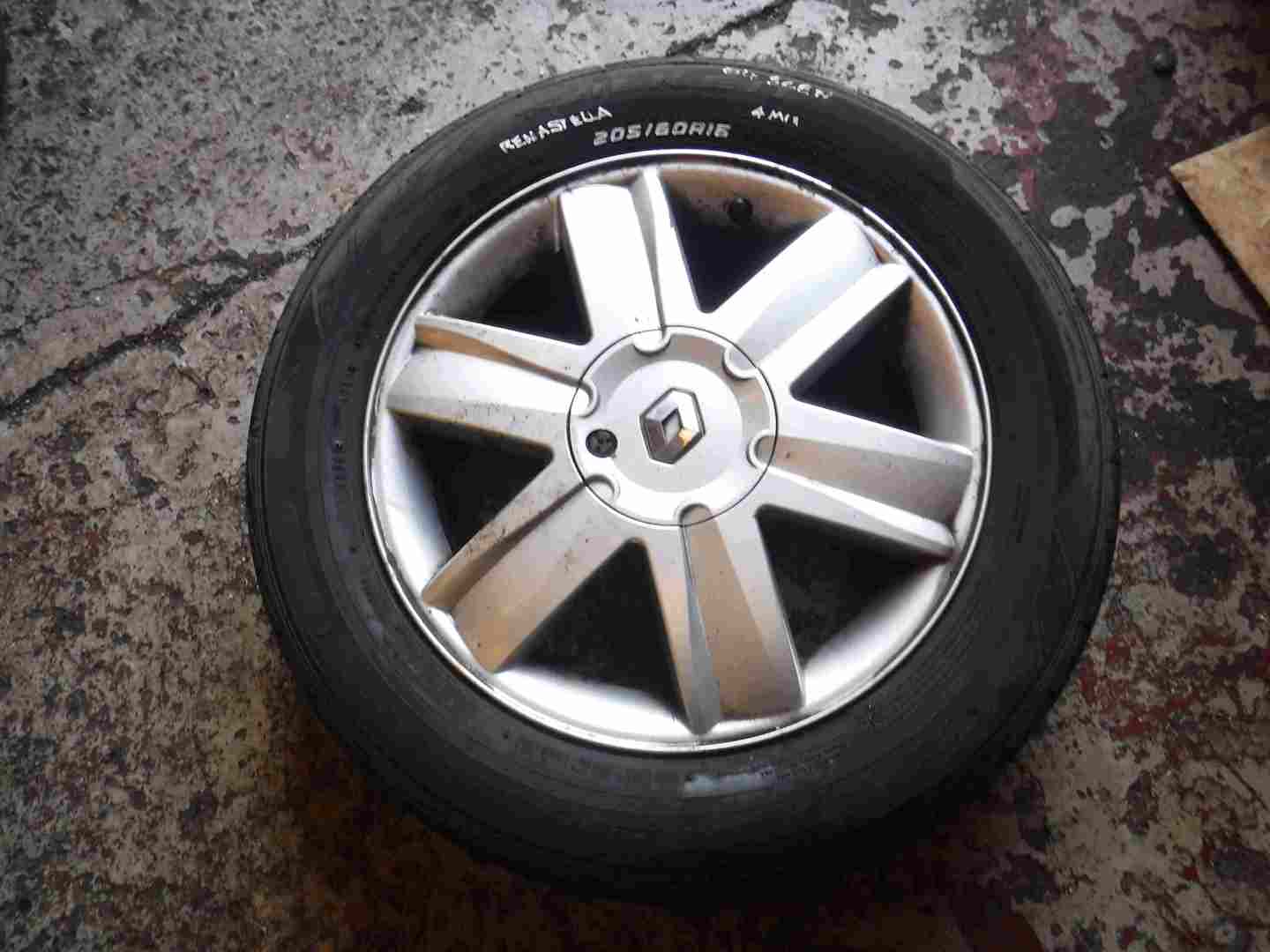 Renault Scenic 2003-2009 Nervastella Alloy Wheel + Tyre 205 60 16 4mm Tread