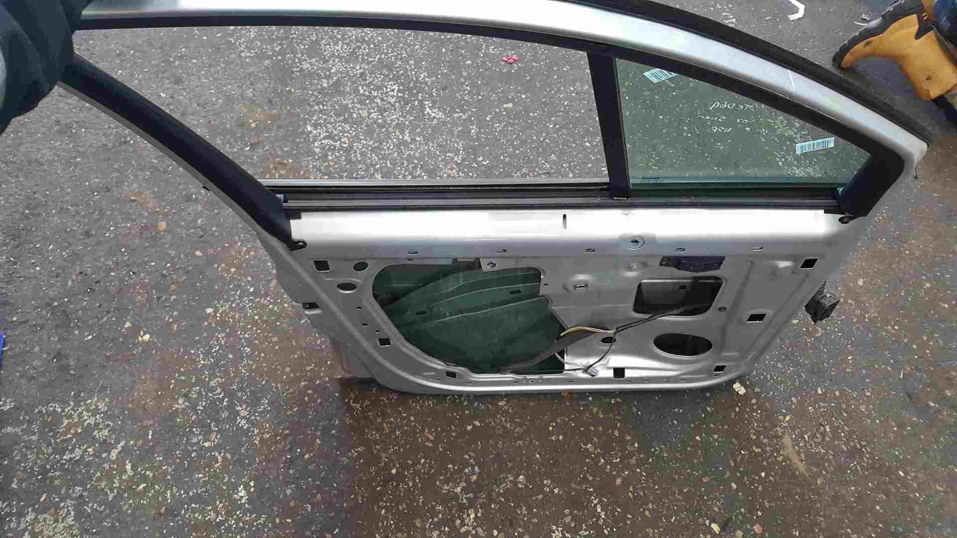 Thumb 3 Renault Scenic 2003-2009 Passenger NSF Front Door Silver TED69