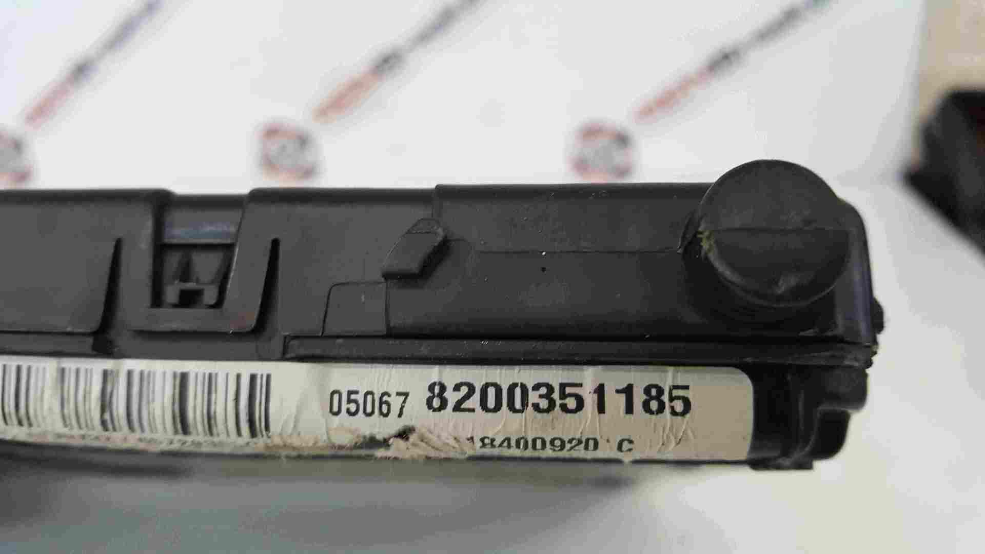 Thumb 2 Renault Scenic 2003-2009 UCH BCM Fuse Box 8200351185