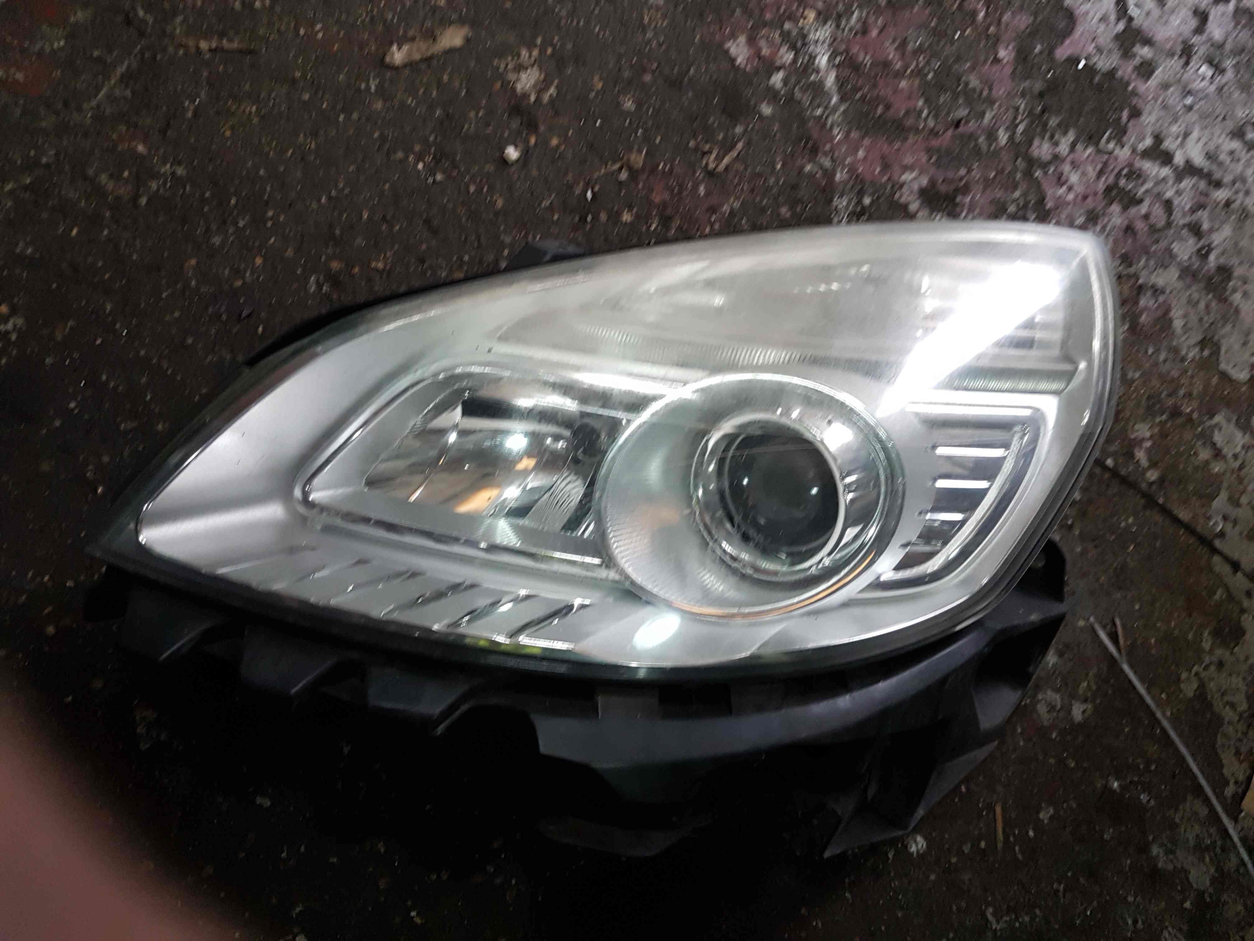 Thumb 2 Renault Scenic 2006-2009 Passenger NSF Front Headlight Facelift Cloudy