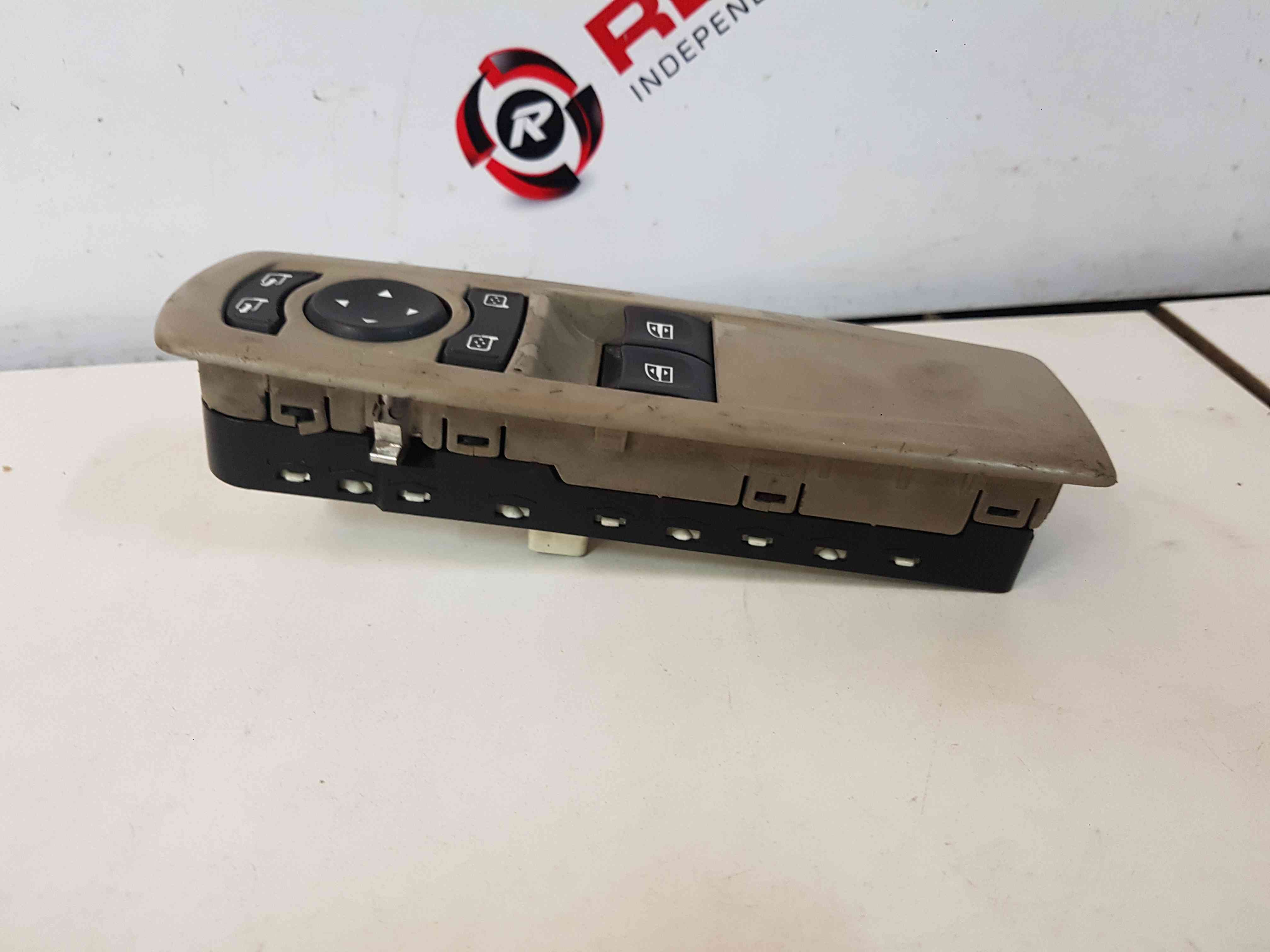 Thumb 3 Renault Scenic 2009-2013 Drivers OSF Front Window Switch Folding Mirrors
