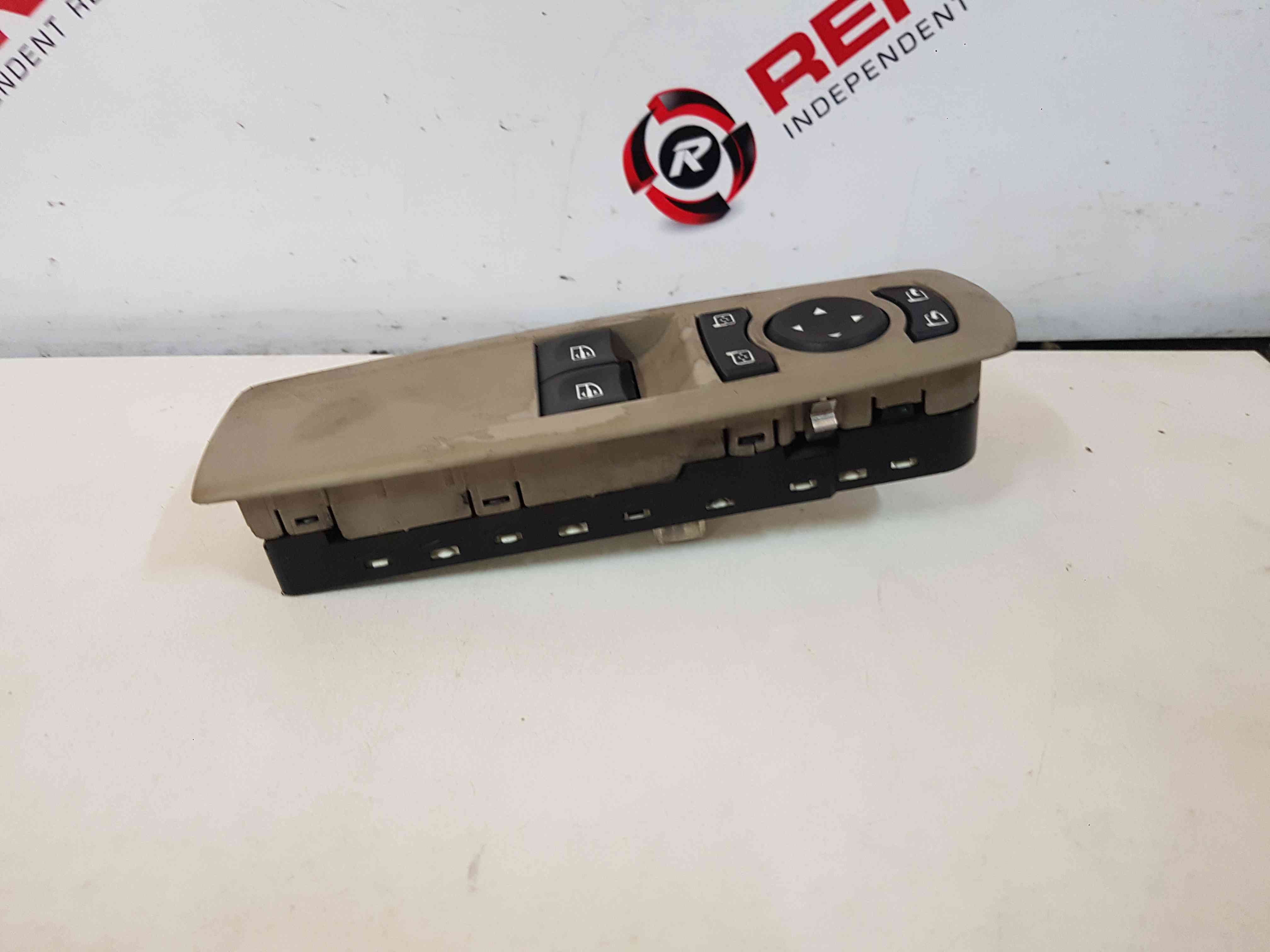 Thumb 4 Renault Scenic 2009-2013 Drivers OSF Front Window Switch Folding Mirrors