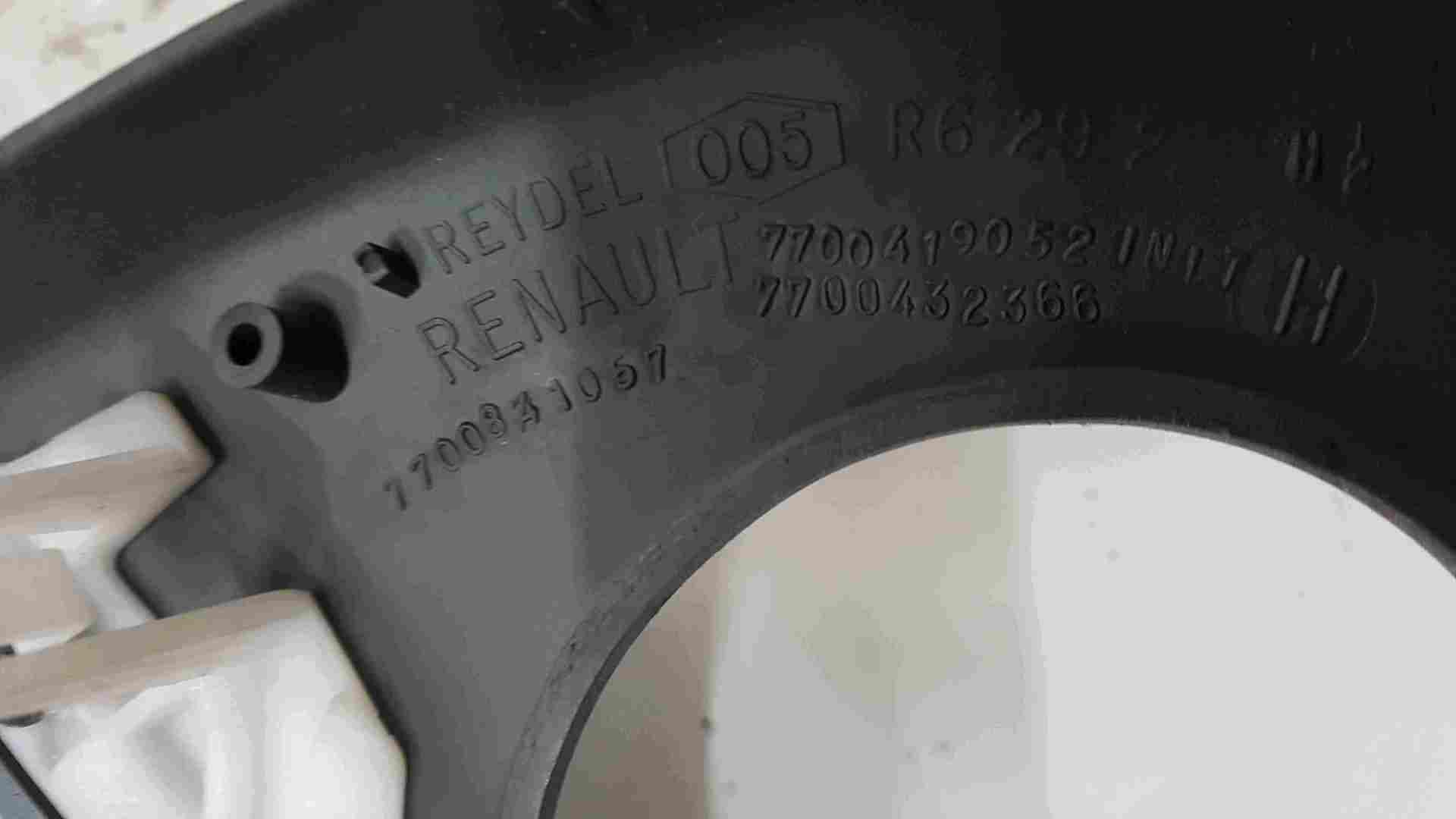 Thumb 2 Renault Scenic MK1 1999-2003 Heater Controls Surround Trim 7700419052 7700432366