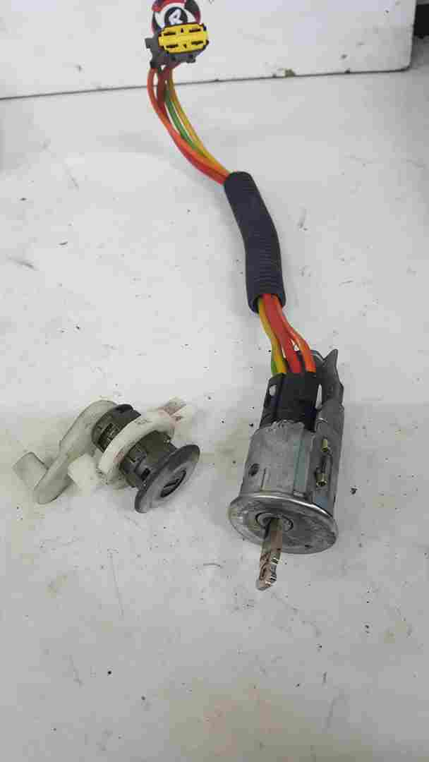 Thumb 2 Renault Scenic MK1 1999-2003 Ignition Barrel + 1 Key + Lock