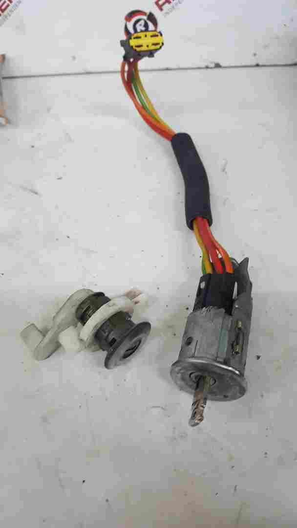Thumb 3 Renault Scenic MK1 1999-2003 Ignition Barrel + 1 Key + Lock