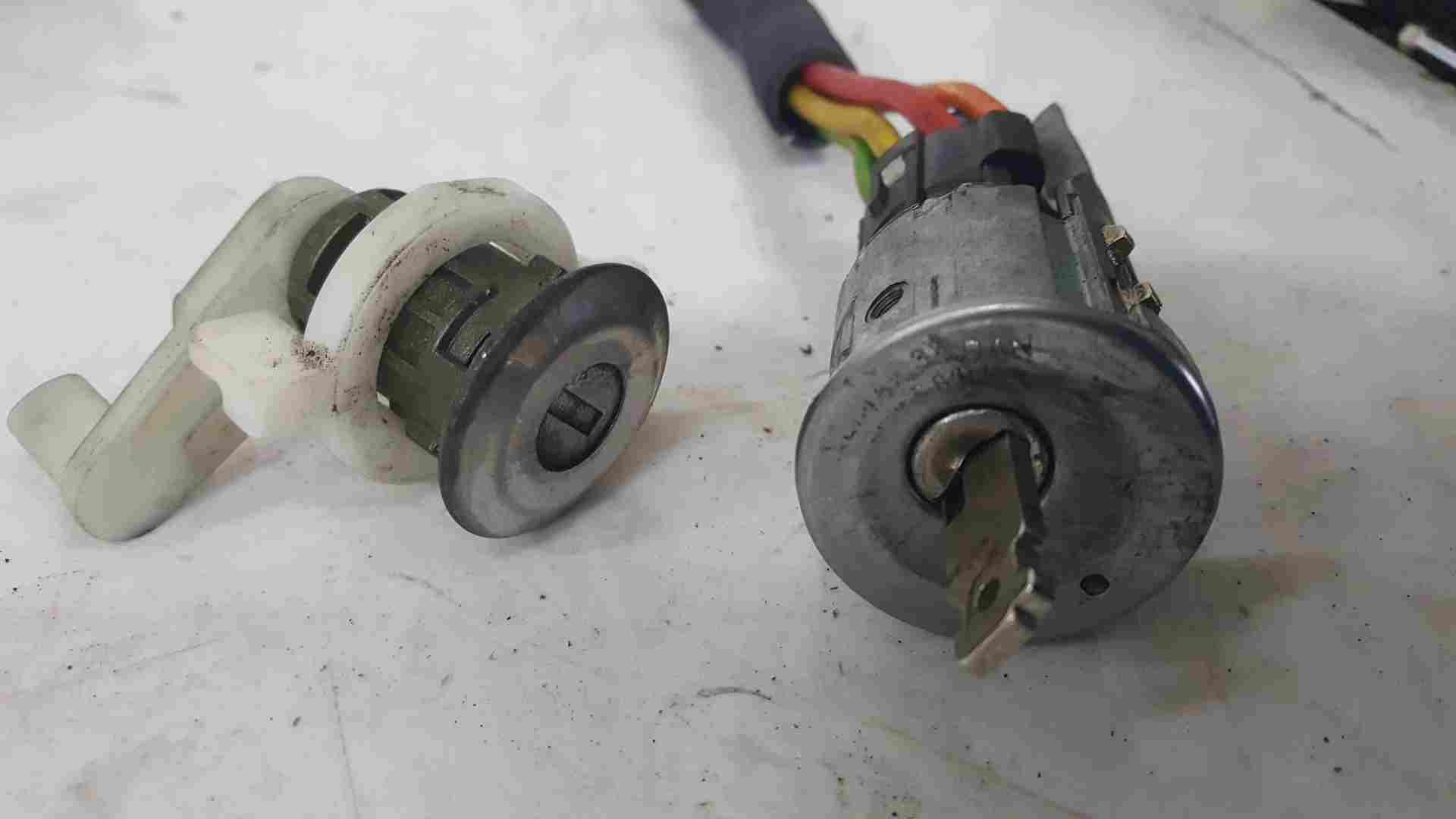 Thumb 4 Renault Scenic MK1 1999-2003 Ignition Barrel + 1 Key + Lock