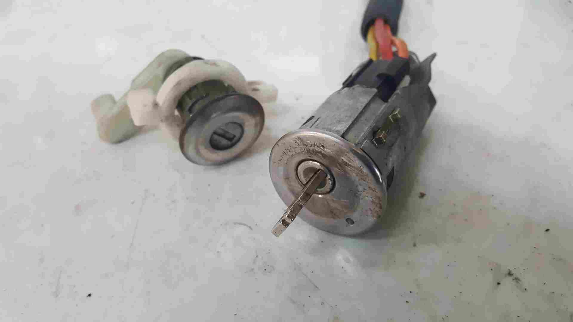 Thumb 7 Renault Scenic MK1 1999-2003 Ignition Barrel + 1 Key + Lock