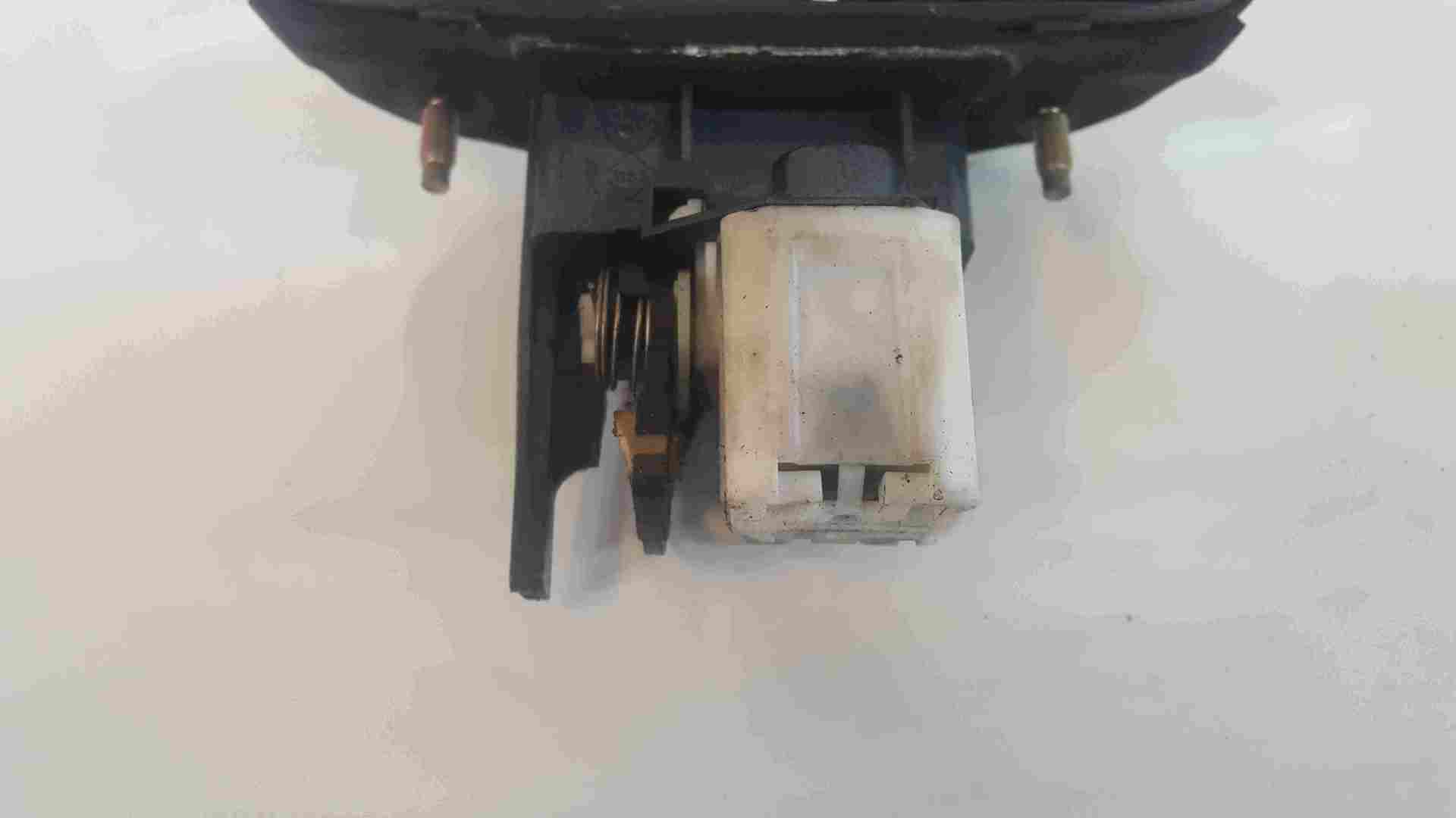 Thumb 2 Renault Scenic MK1 1999-2003 Rear Boot Lock Mechanism Grey Surround TEB66