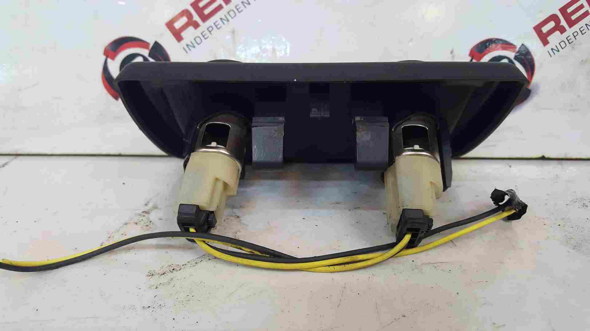 Thumb 2 Renault Scenic MK2 2003-2006 12V Dual Rear Sockets Lighter Plug 8200232589