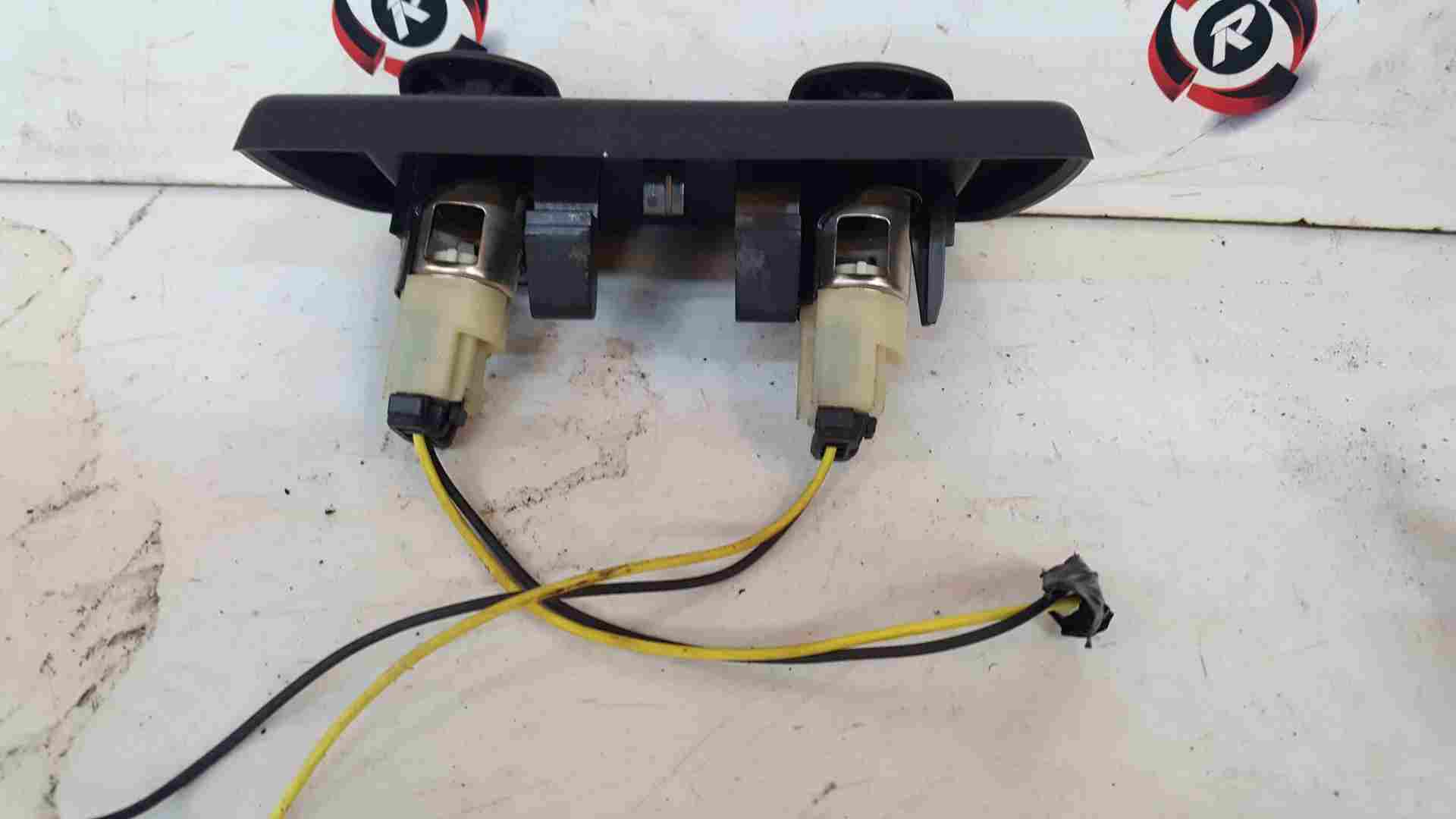 Thumb 3 Renault Scenic MK2 2003-2006 12V Dual Rear Sockets Lighter Plug 8200232589