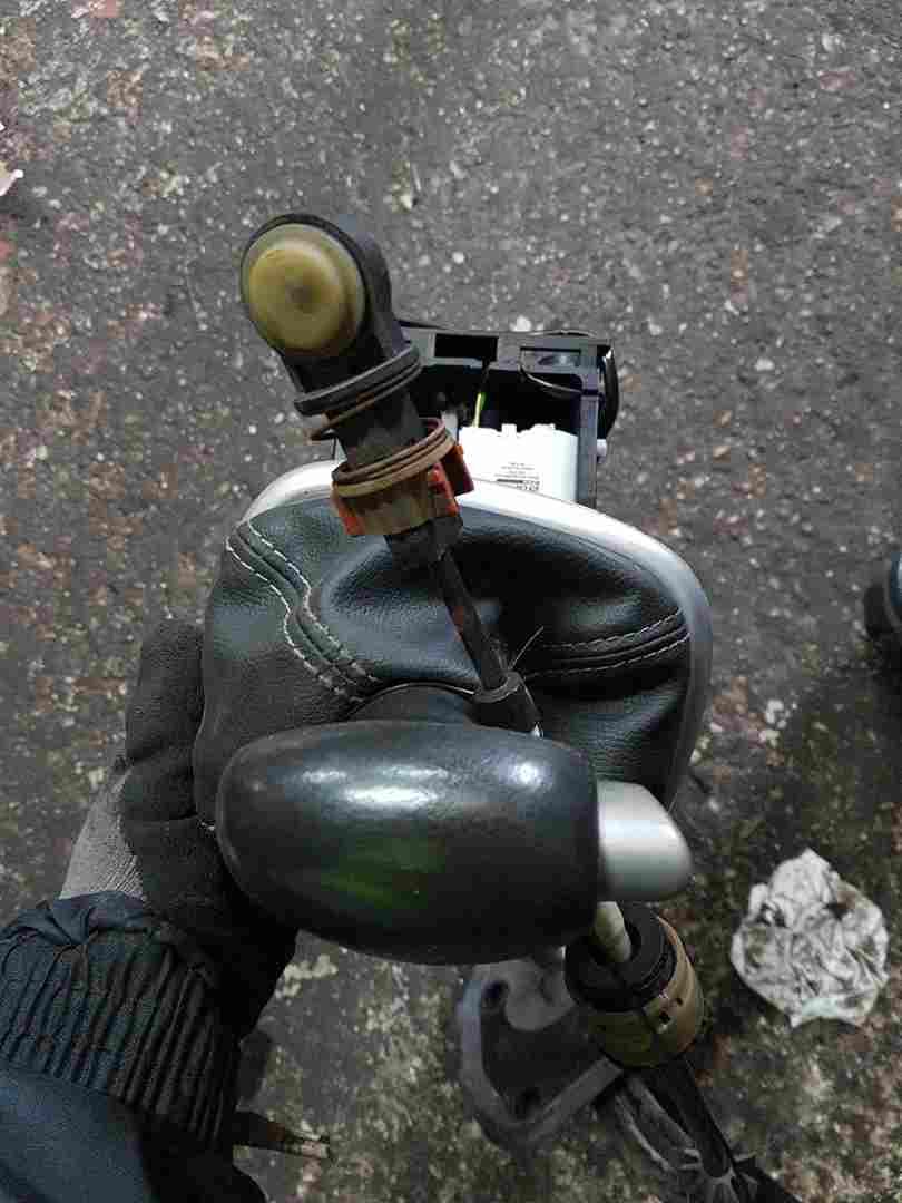 Thumb 2 Renault Scenic MK2 2003-2006 Automatic Gear Selector Mechanism Cables Linkages