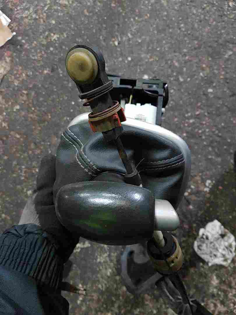 Thumb 3 Renault Scenic MK2 2003-2006 Automatic Gear Selector Mechanism Cables Linkages