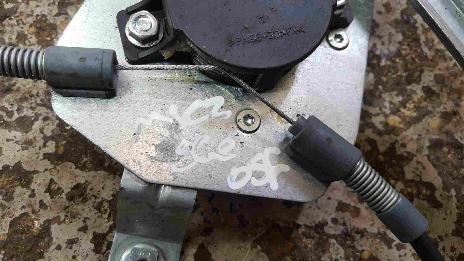 Thumb 2 Renault Scenic MK2 2003-2009 Drivers OSF Front Motor Regulator Aftermarket