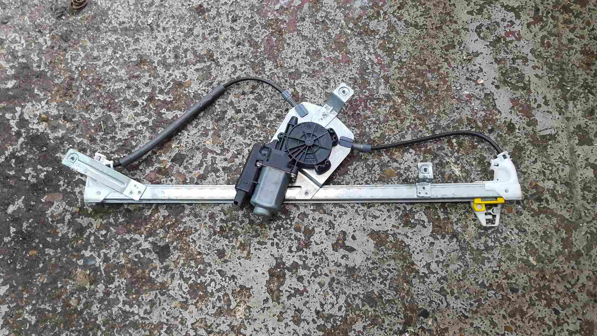 Renault Scenic MK2 2003-2009 Drivers OSF Front Motor Regulator Aftermarket