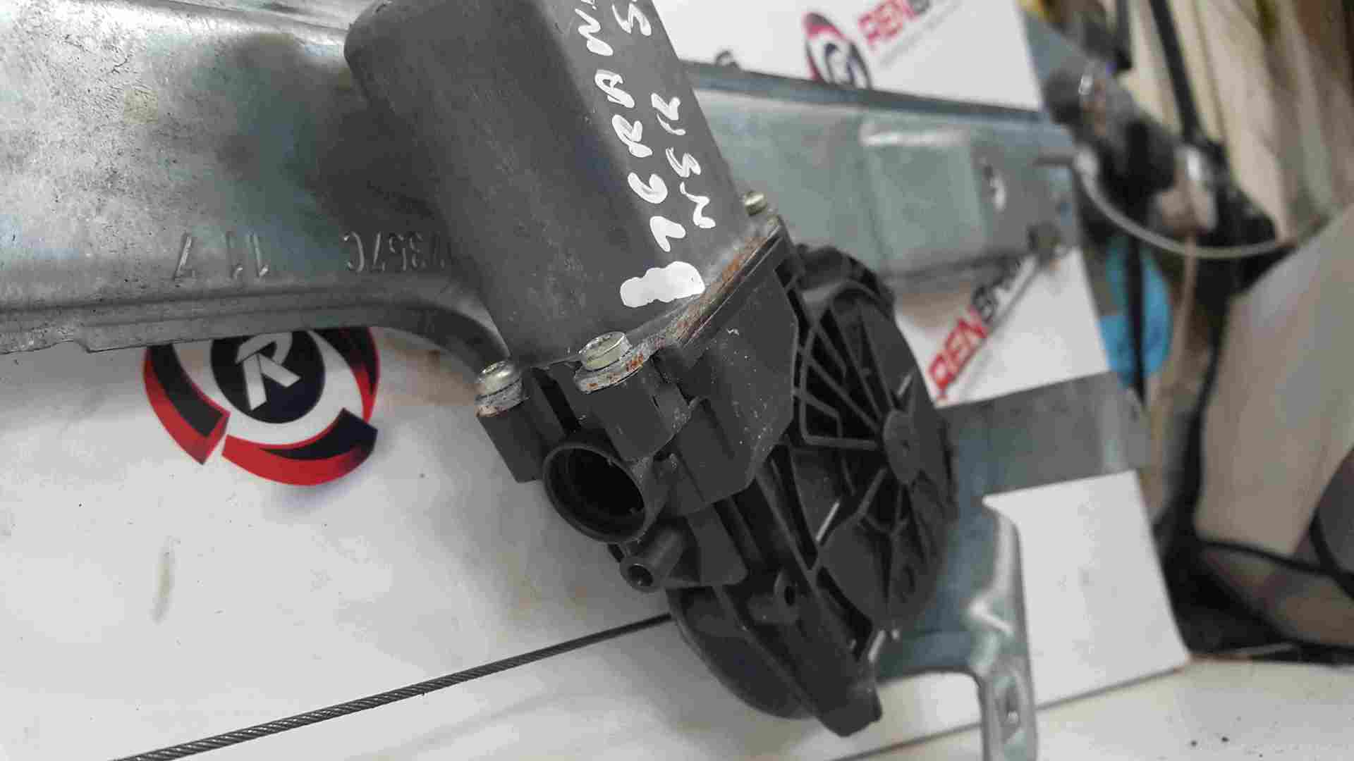 Thumb 3 Renault Scenic MK2 2003-2009 Passenger NSR Rear Window Motor Reg 2pin