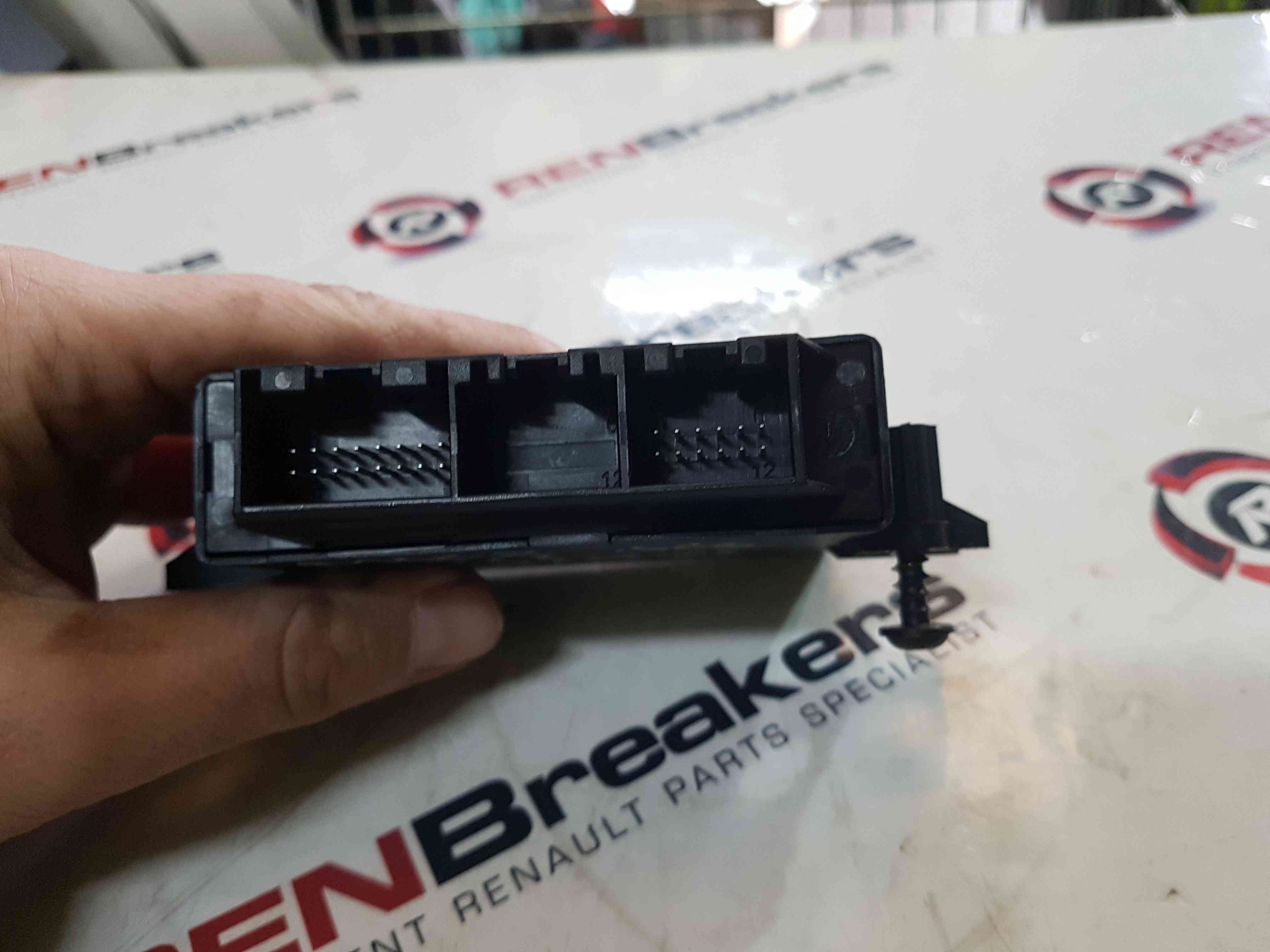 Thumb 3 Renault Scenic MK2 2006-2009 Rear Parking AID Sensors ECU Computer 8200518351