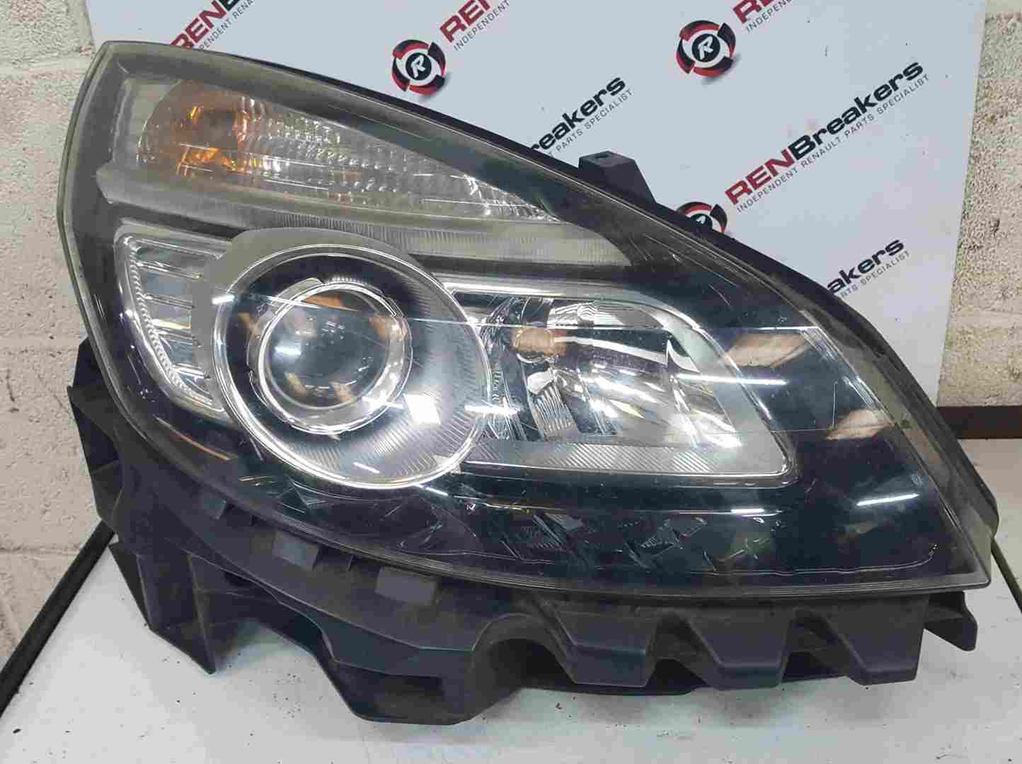 Renault Scenic MK3 2006-2009 Drivers OSF Front Headlight Black Backing