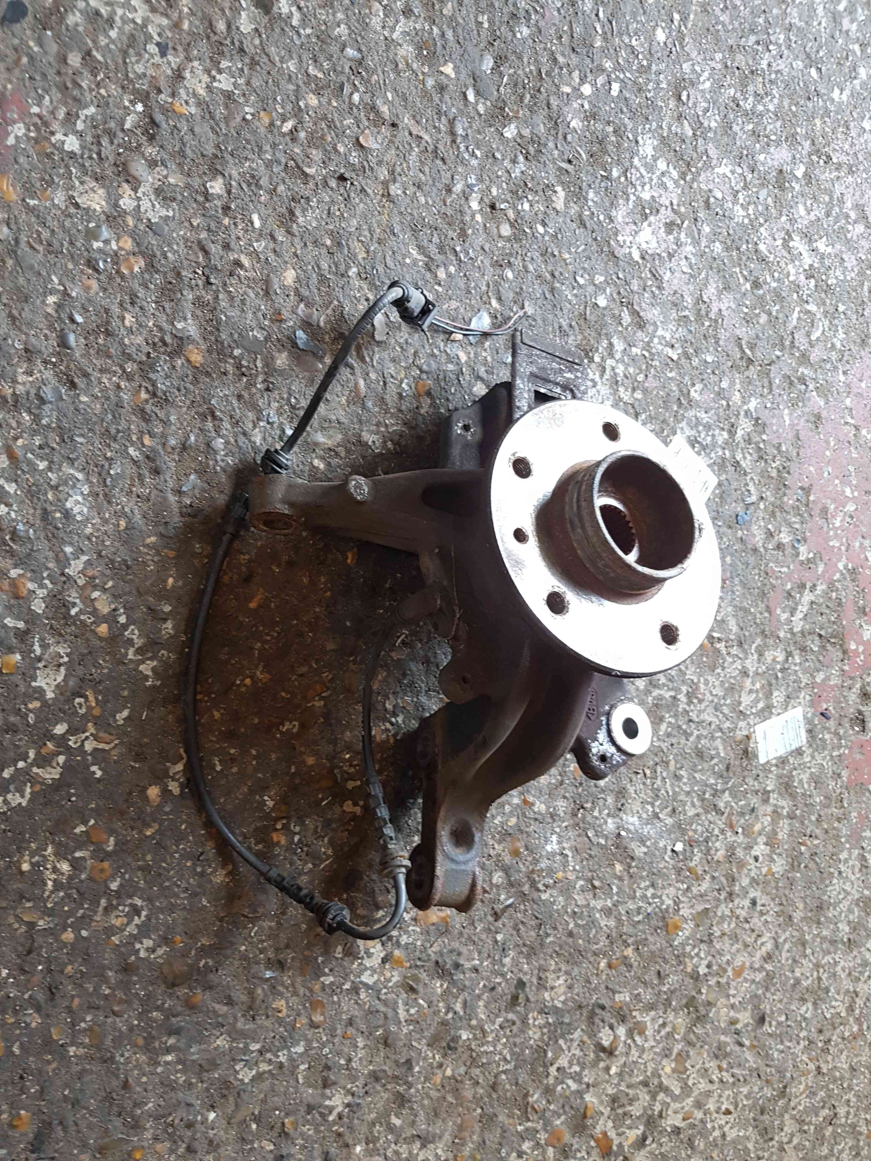 Thumb 3 Renault Scenic MK3 2009-2013 1.6 16V Passenger NSF Front Wheel HUB + ABS Sensor