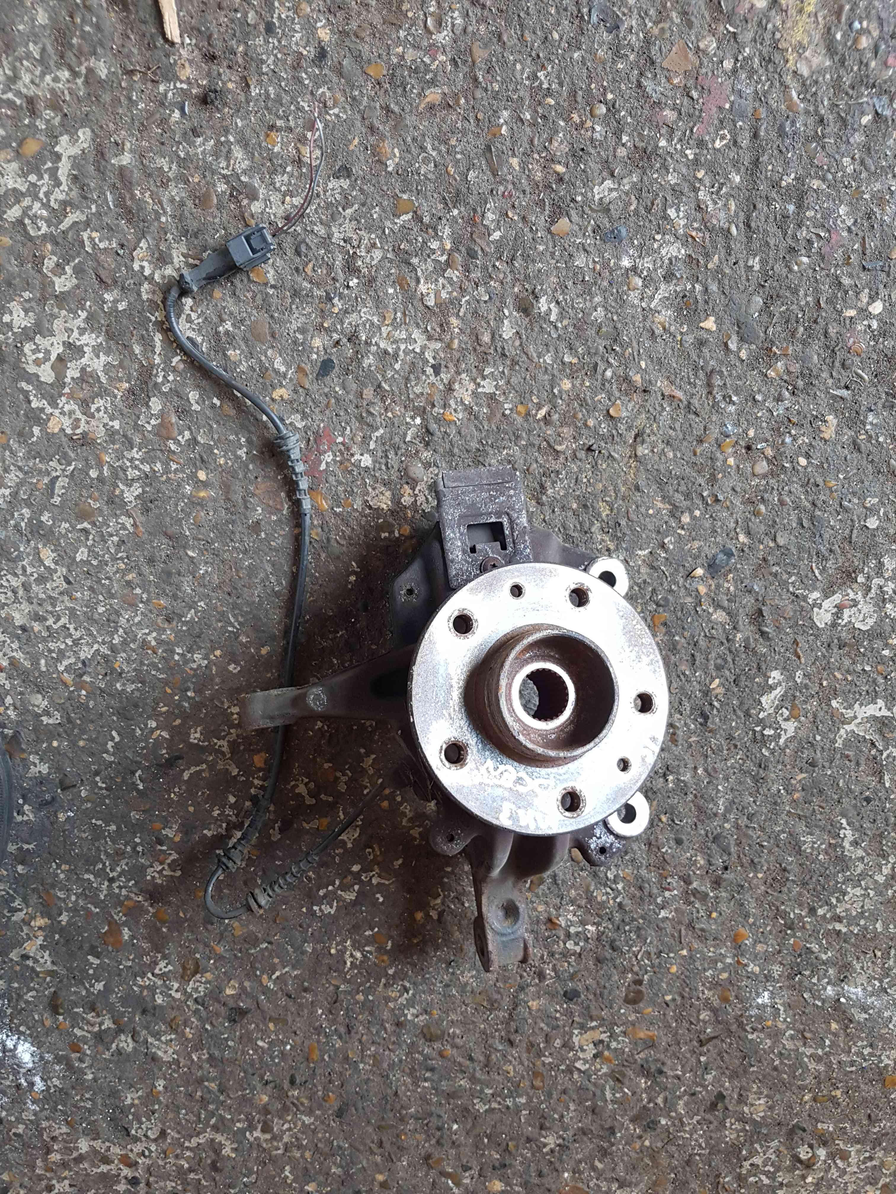 Thumb 6 Renault Scenic MK3 2009-2013 1.6 16V Passenger NSF Front Wheel HUB + ABS Sensor