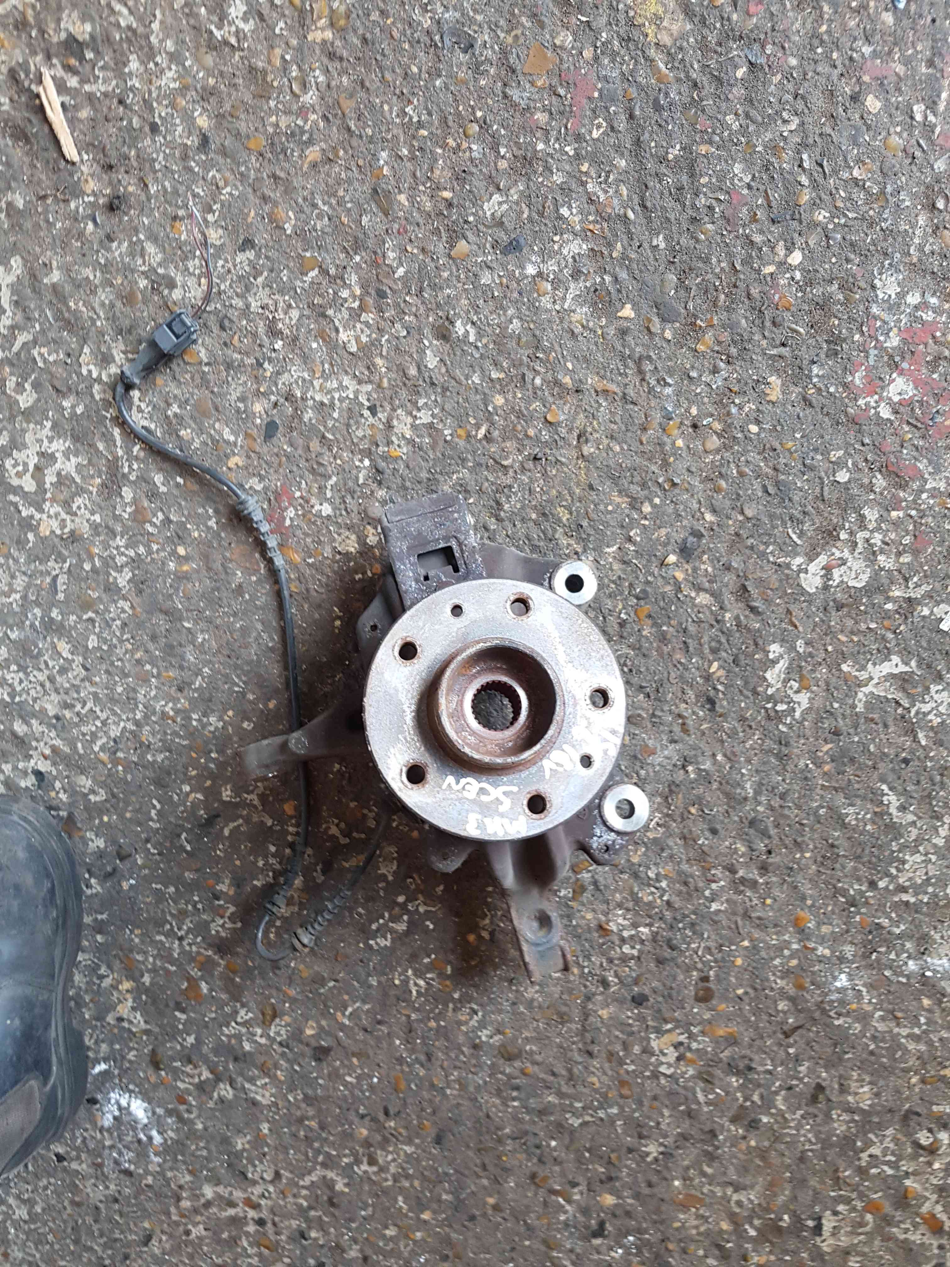 Thumb 7 Renault Scenic MK3 2009-2013 1.6 16V Passenger NSF Front Wheel HUB + ABS Sensor
