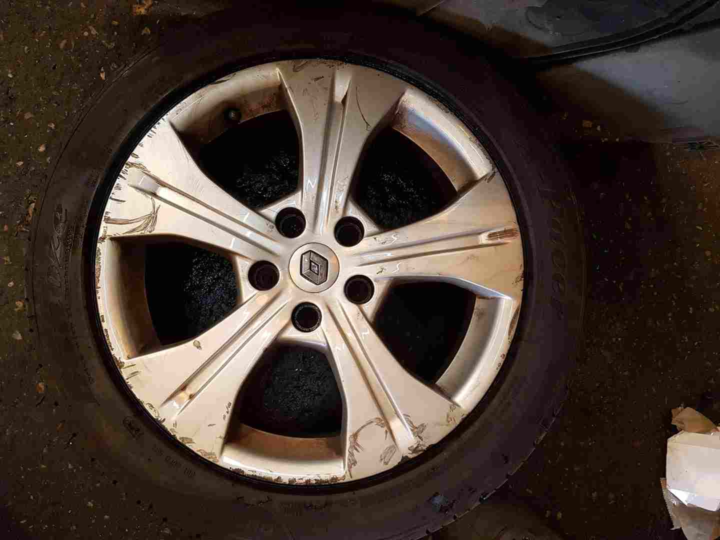 Renault Scenic MK3 2009-2013 Alloy Wheel  205 55 17 Inch 403000051R 3/5 