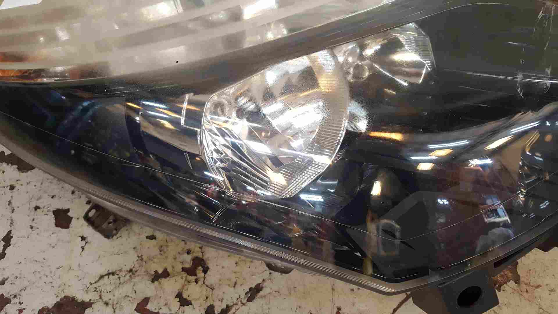 Thumb 4 Renault Scenic MK3 2009-2013 Drivers OSF Front Headlight 260100024R Cloudy