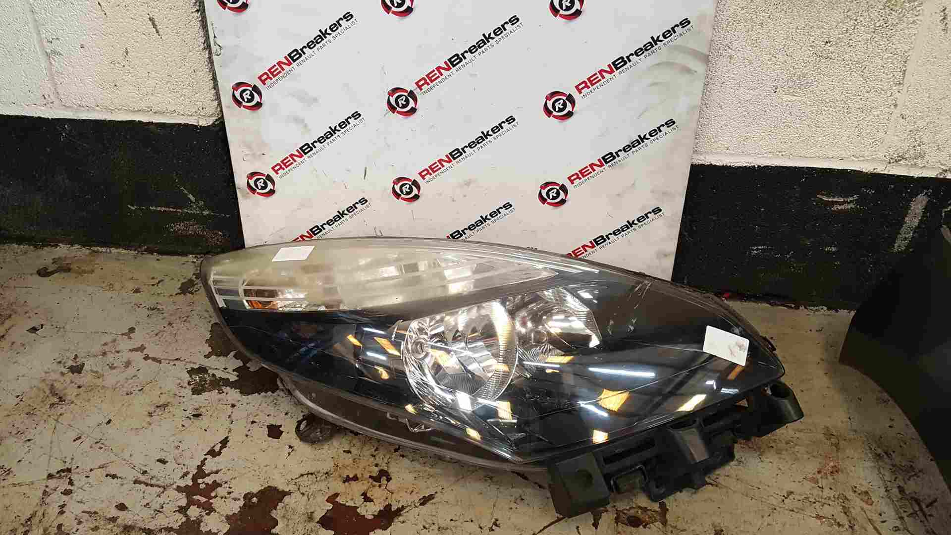 Thumb 5 Renault Scenic MK3 2009-2013 Drivers OSF Front Headlight 260100024R Cloudy