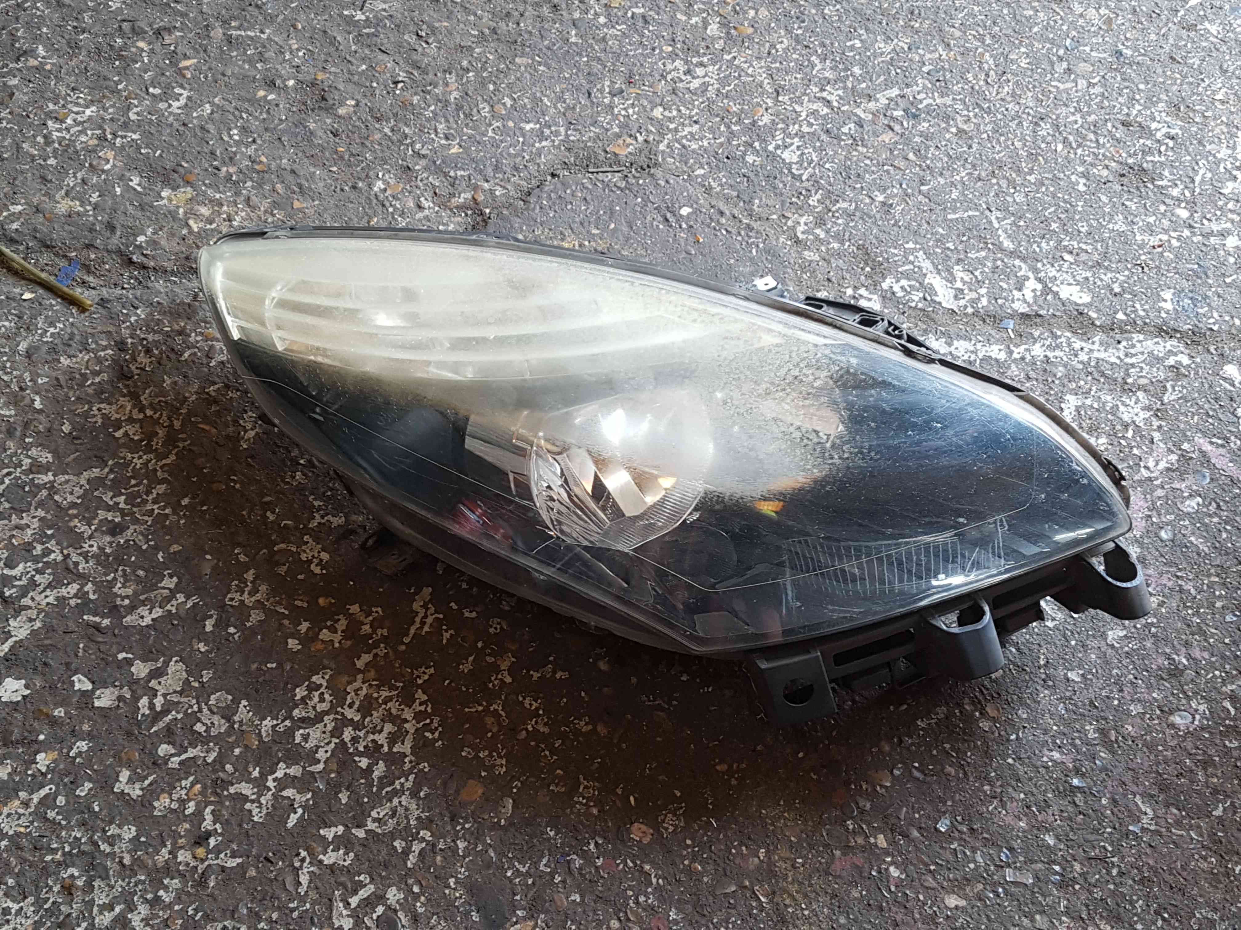 Thumb 2 Renault Scenic MK3 2009-2013 Drivers OSF Front Headlight Cloudy 260100024R