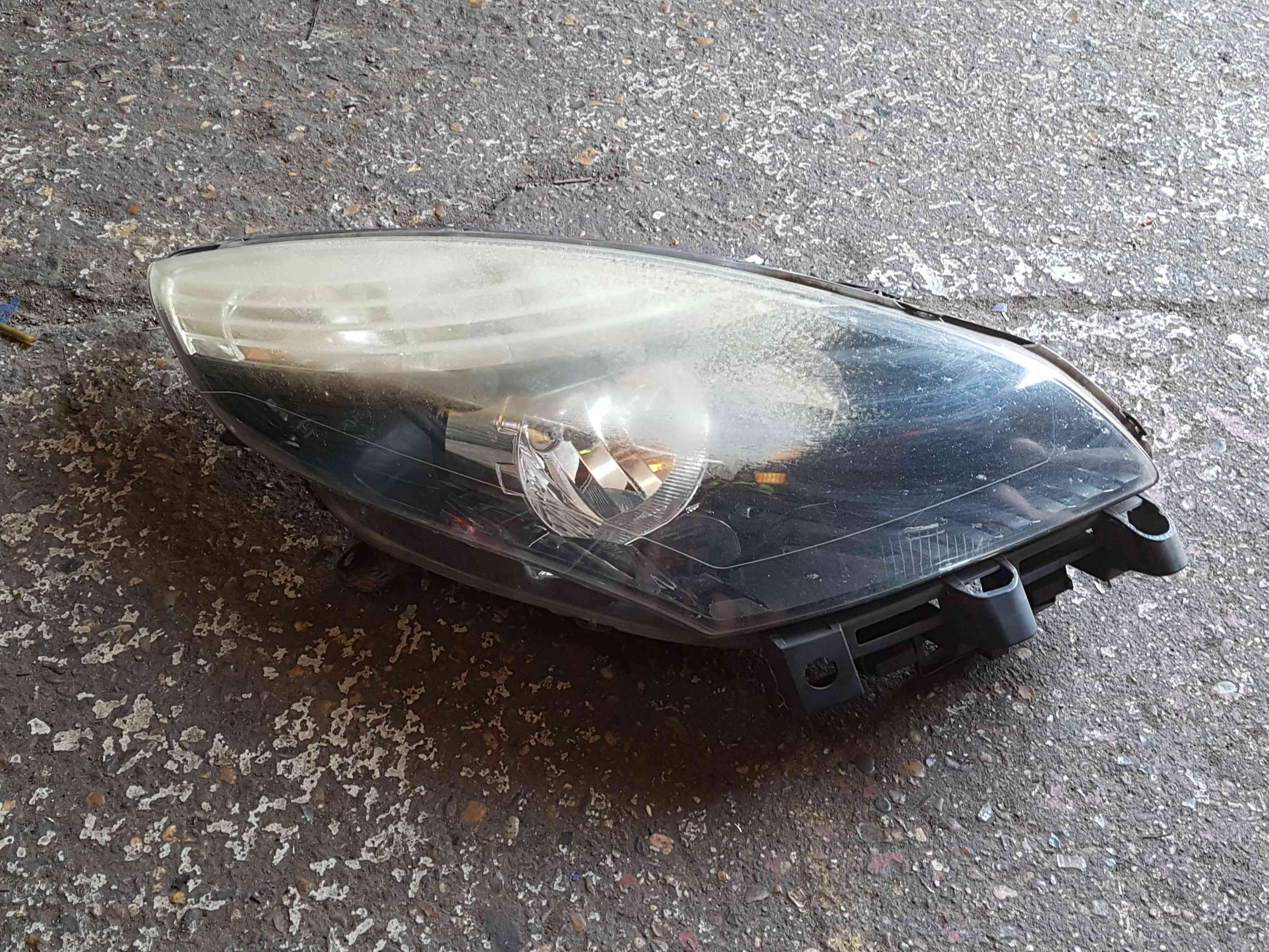 Thumb 3 Renault Scenic MK3 2009-2013 Drivers OSF Front Headlight Cloudy 260100024R