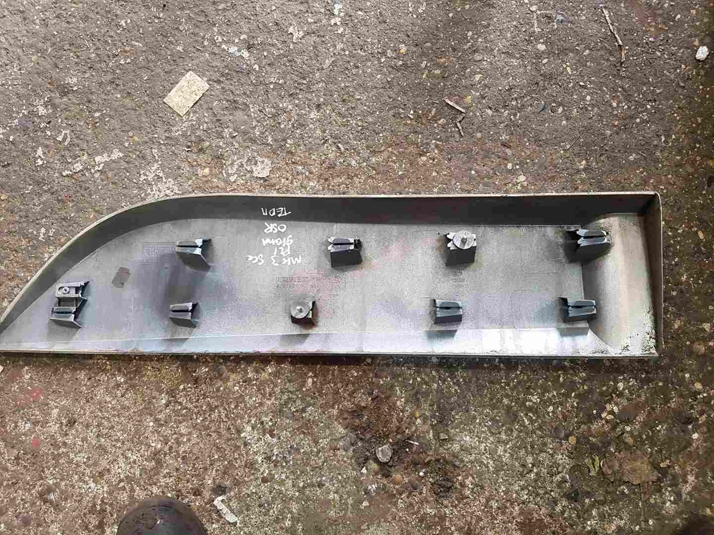 Thumb 3 Renault Scenic MK3 2009-2013 Drivers OSR Rear Bump Trim Moulding Ted11