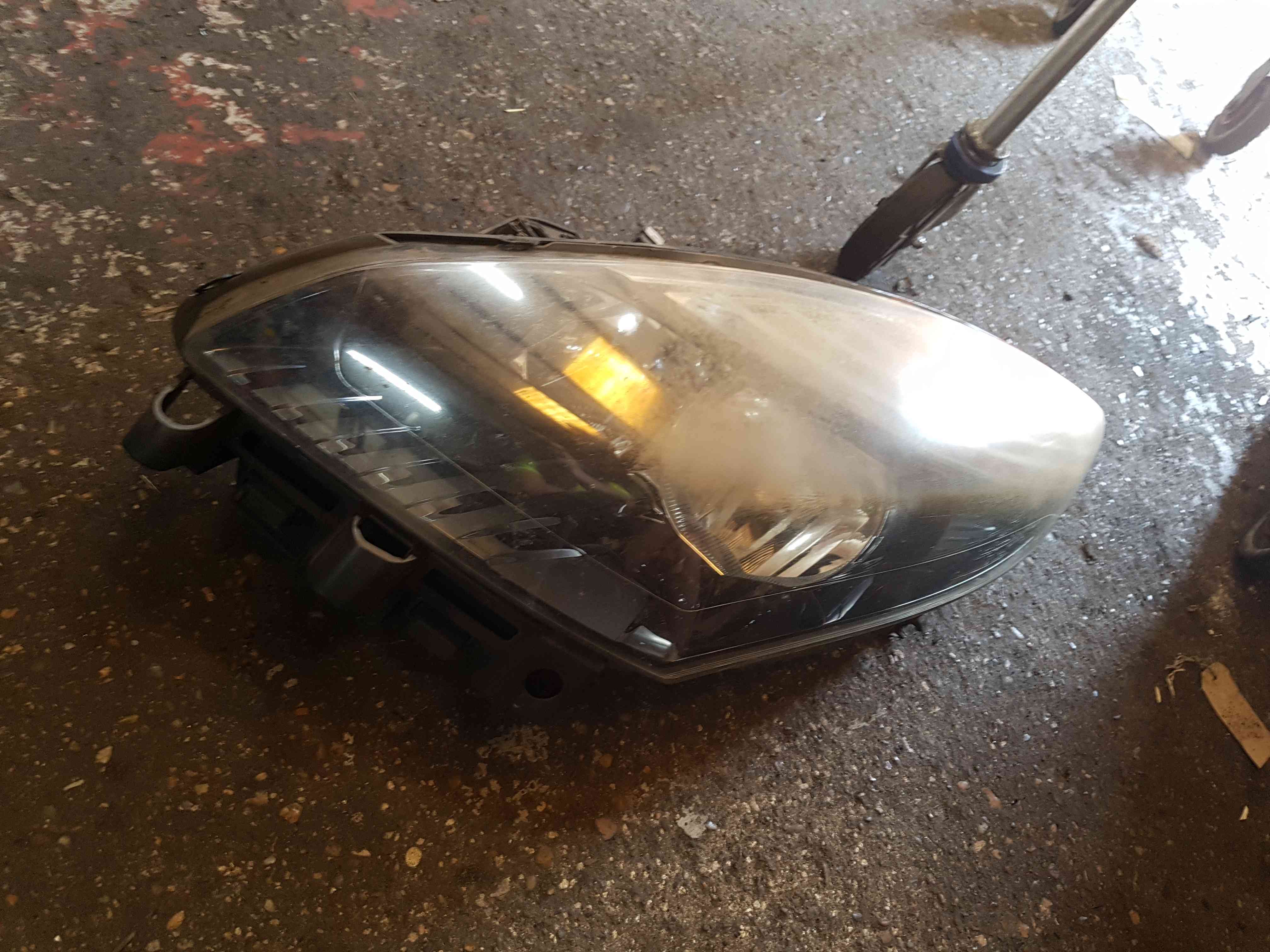 Thumb 4 Renault Scenic MK3 2009-2013 Passenger NSF Front Headlight Black Backing Cloudy