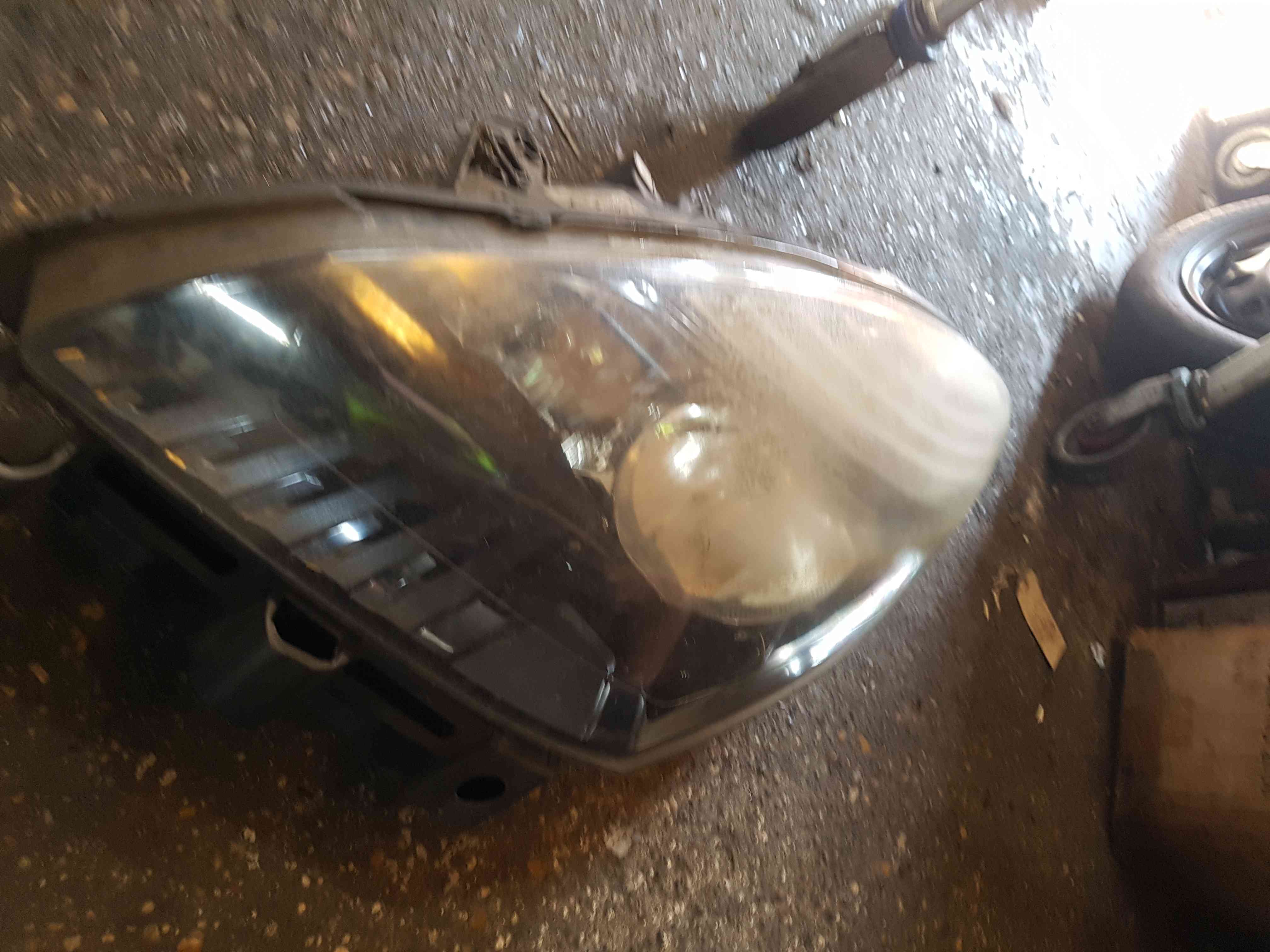 Thumb 9 Renault Scenic MK3 2009-2013 Passenger NSF Front Headlight Black Backing Cloudy