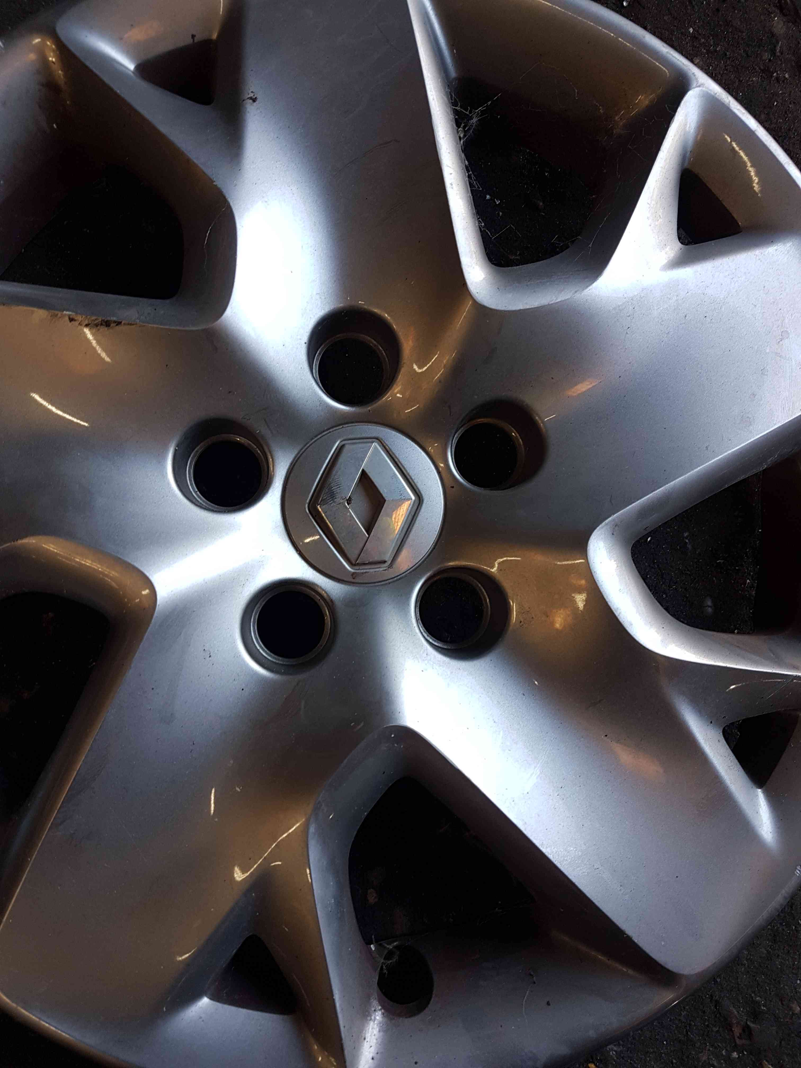 Thumb 2 Renault Scenic MK3 2009-2013 Steel Wheel Cover Trim 16Inch 403151379R 4/5