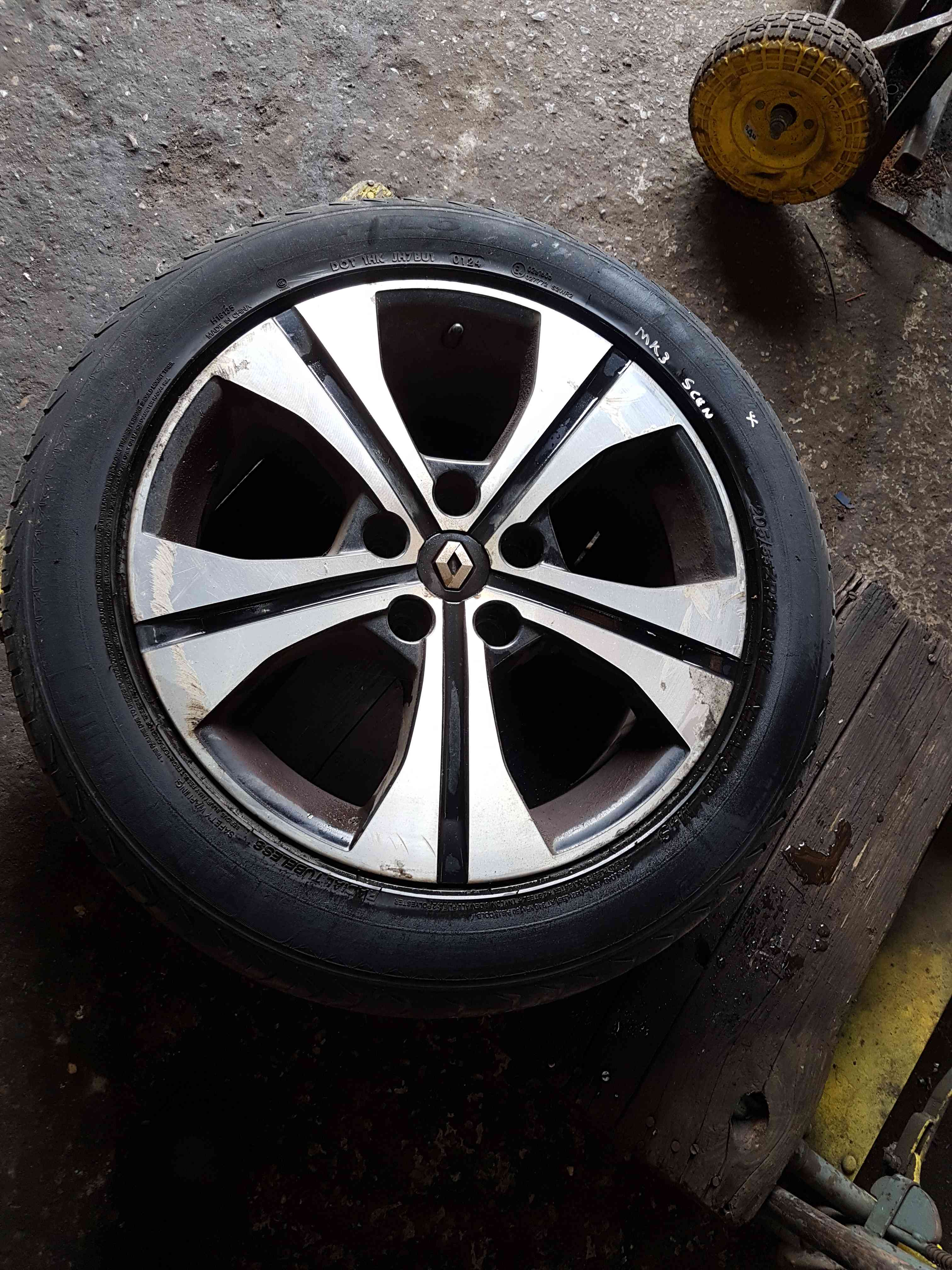 Thumb 11 Renault Scenic MK3 2009-2016 Alloy Wheel 17 17Inch 403007582R 3/5
