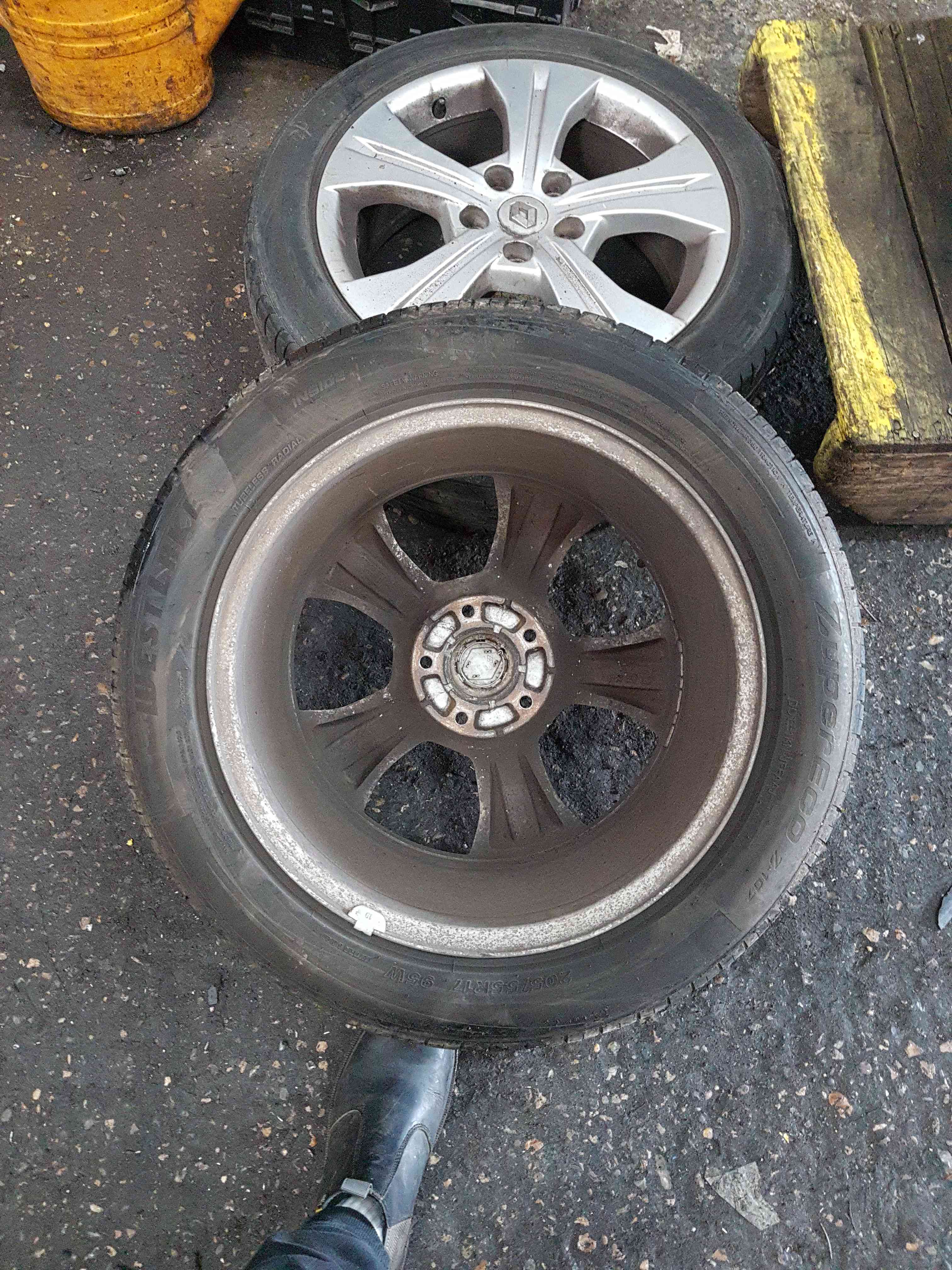 Thumb 9 Renault Scenic MK3 2009-2016 Alloy Wheel 17inch + Tyre 205 55 17 6mm 403000067R