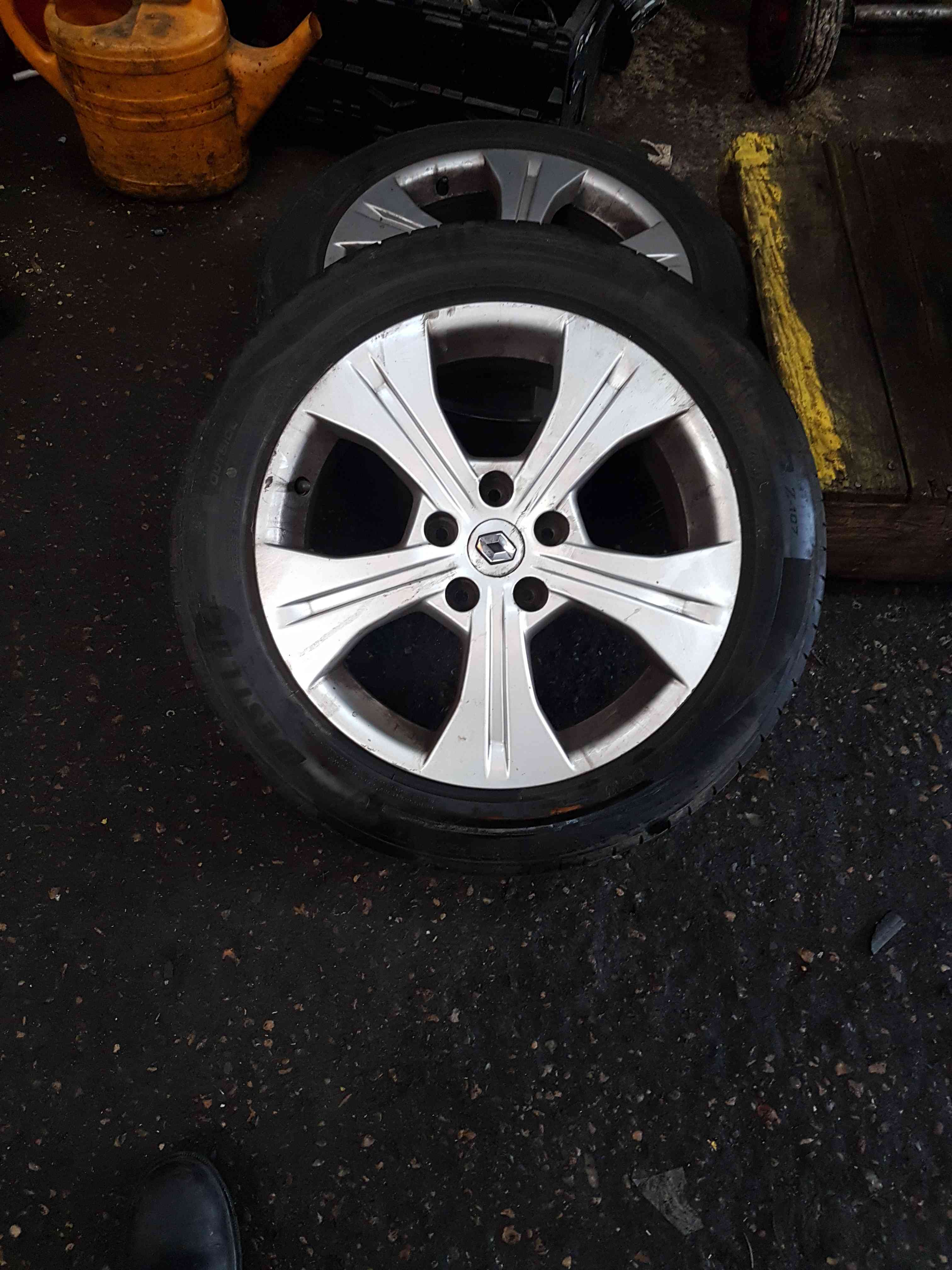 Thumb 10 Renault Scenic MK3 2009-2016 Alloy Wheel 17inch + Tyre 205 55 17 6mm 403000067R