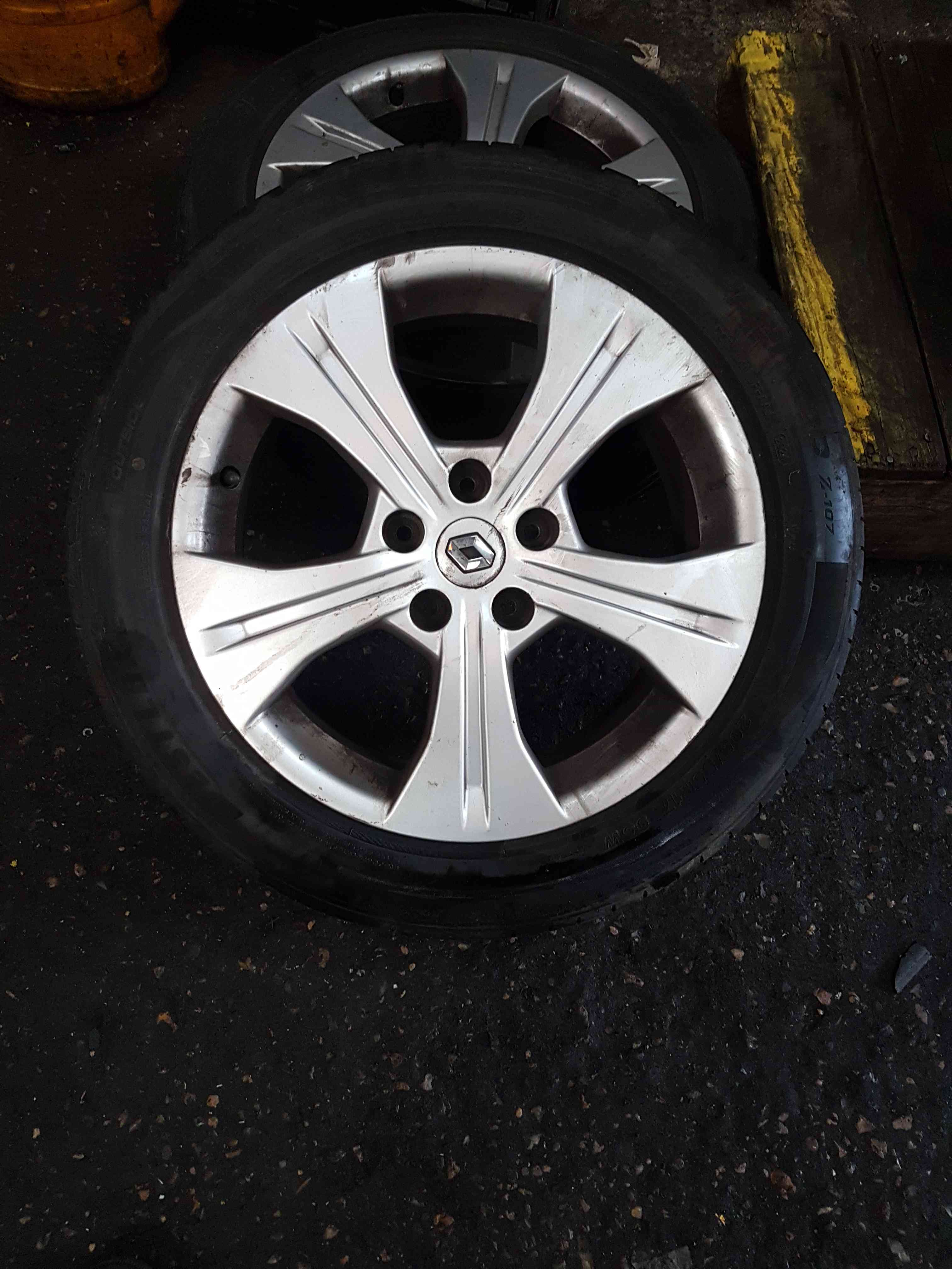 Thumb 11 Renault Scenic MK3 2009-2016 Alloy Wheel 17inch + Tyre 205 55 17 6mm 403000067R
