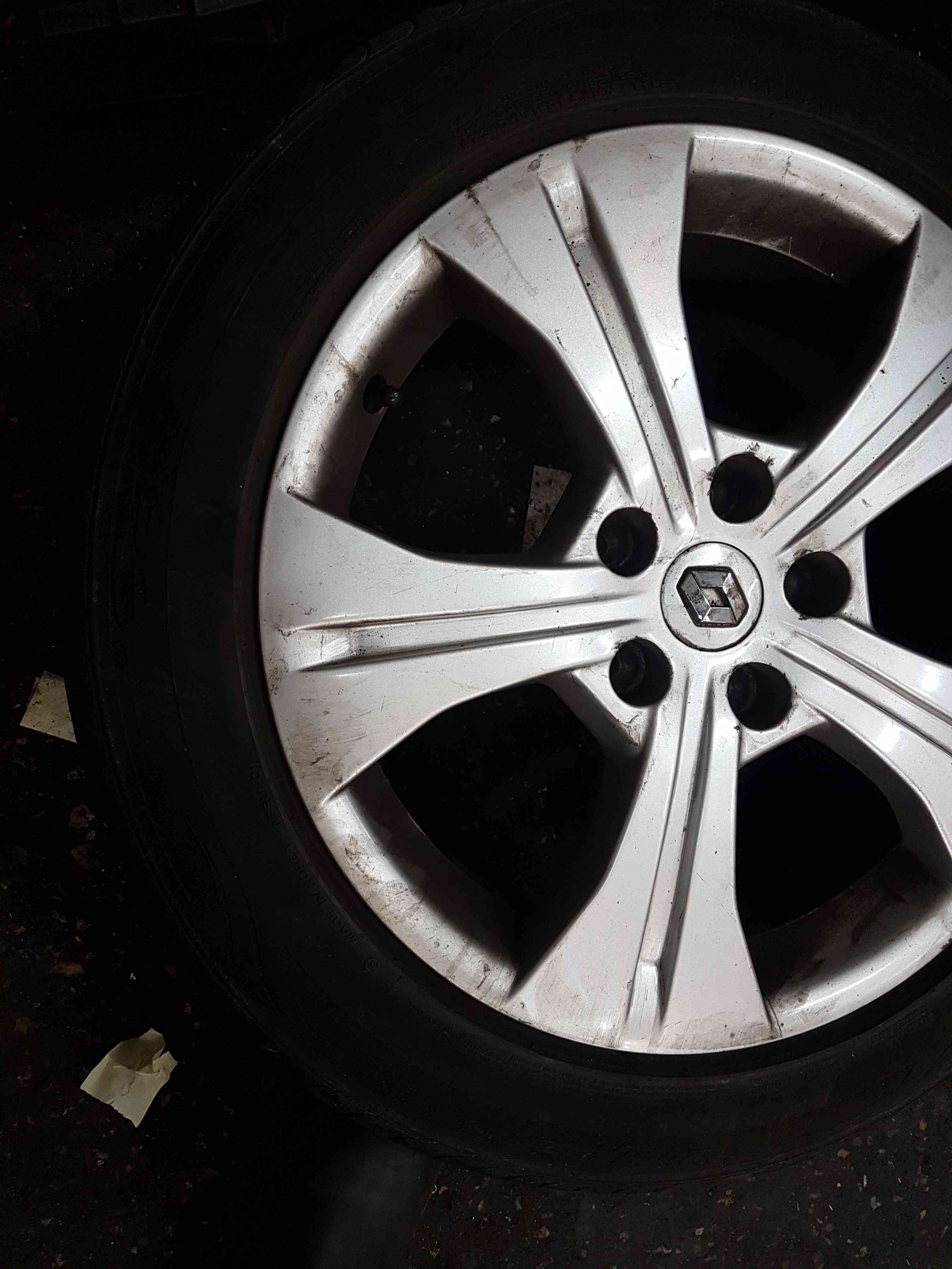 Thumb 3 Renault Scenic MK3 2009-2016 Alloy Wheel 17inch + Tyre 205 55 17 6mm 403000067R